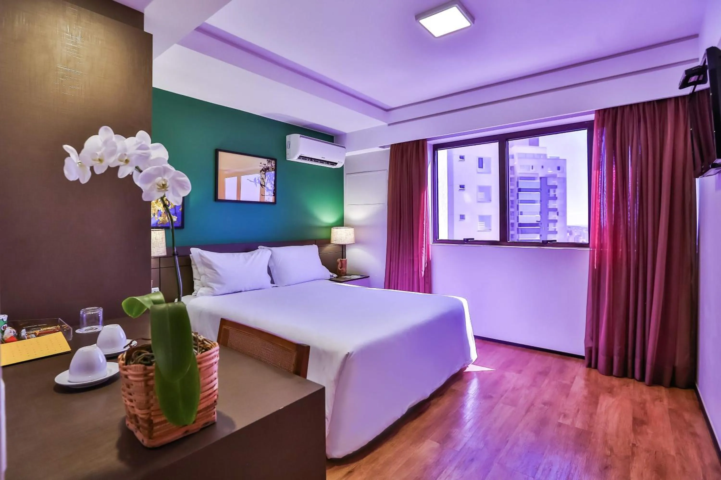 Photo of the whole room, Bed in Golden Tulip Goiania Address