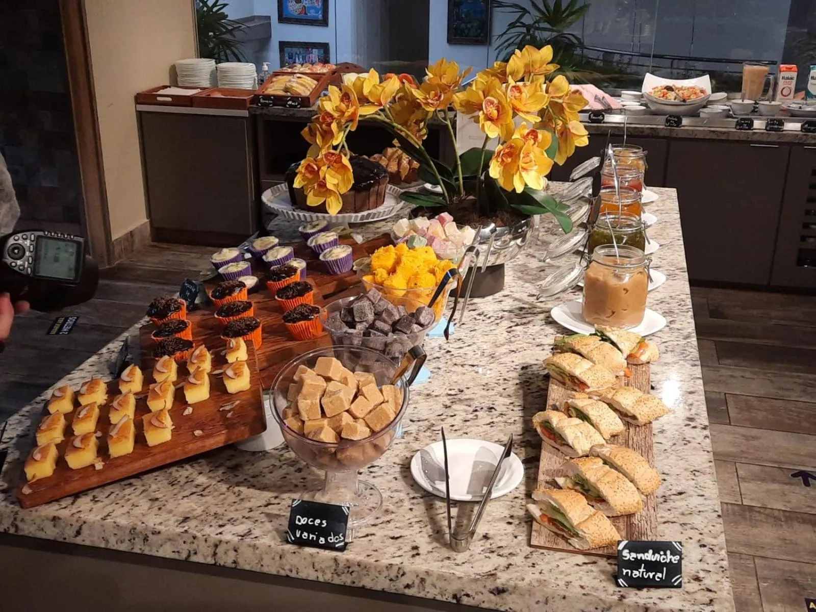 Buffet breakfast in Golden Tulip Goiania Address