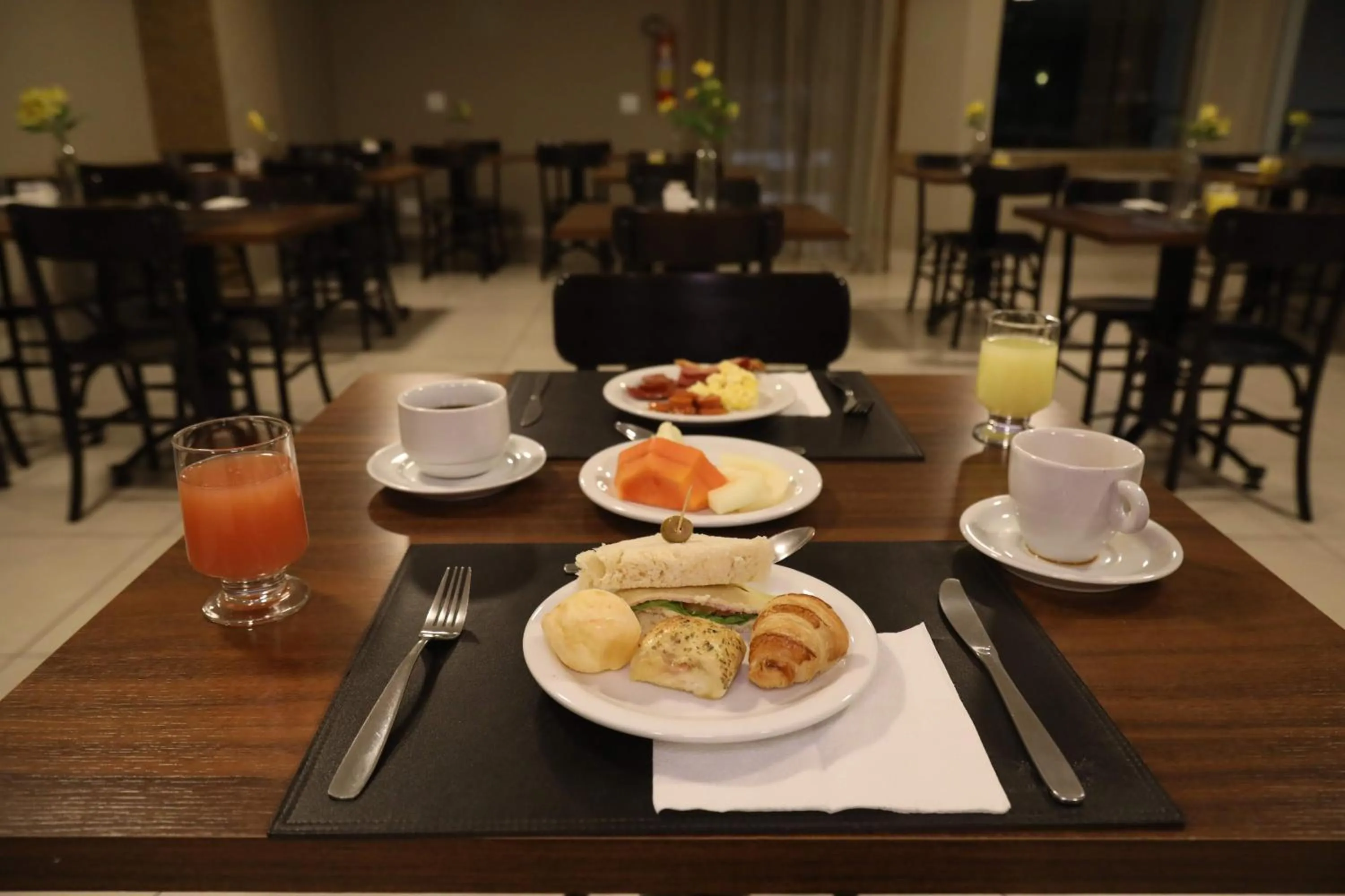 Breakfast in Golden Tulip Goiania Address