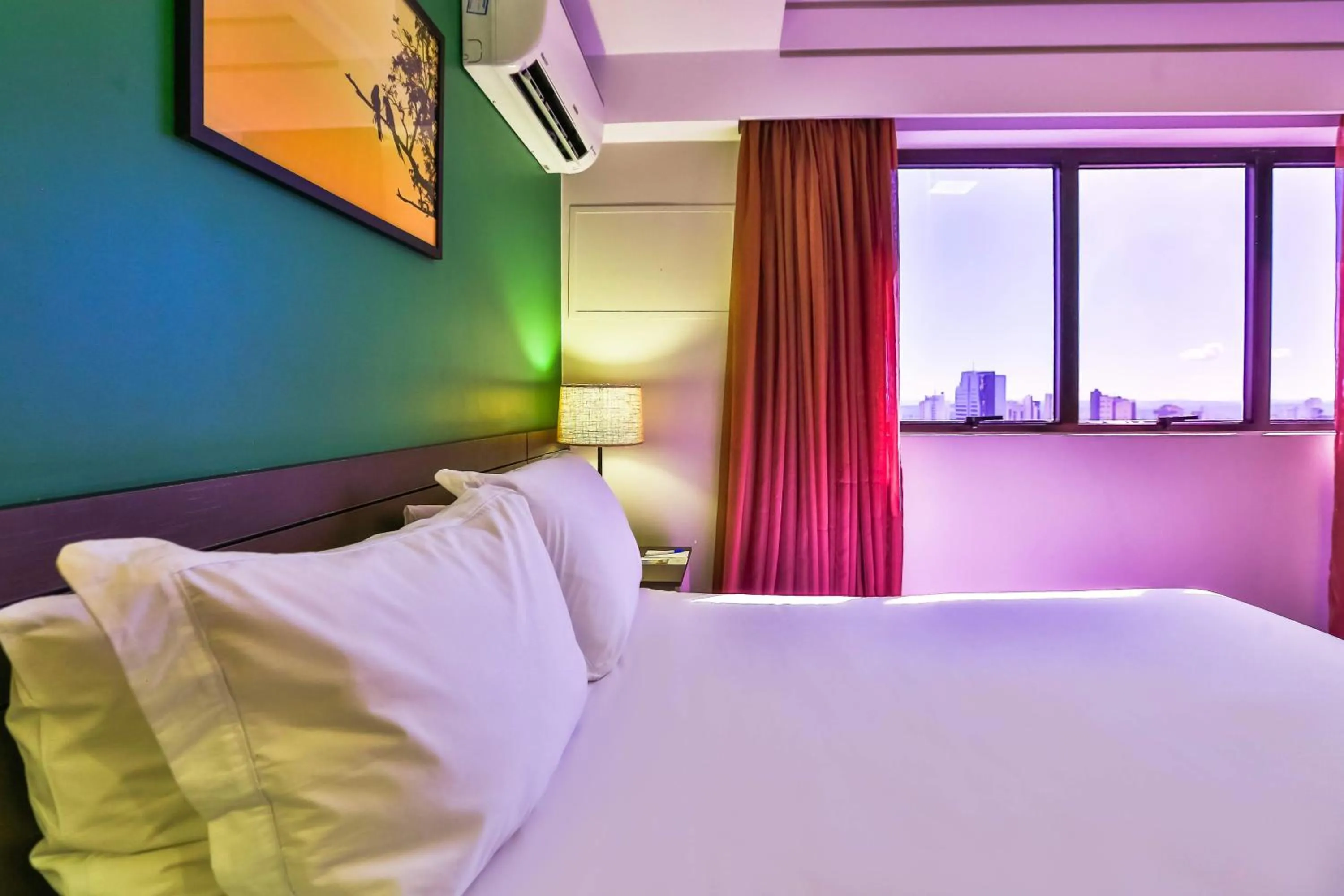 Photo of the whole room, Bed in Golden Tulip Goiania Address