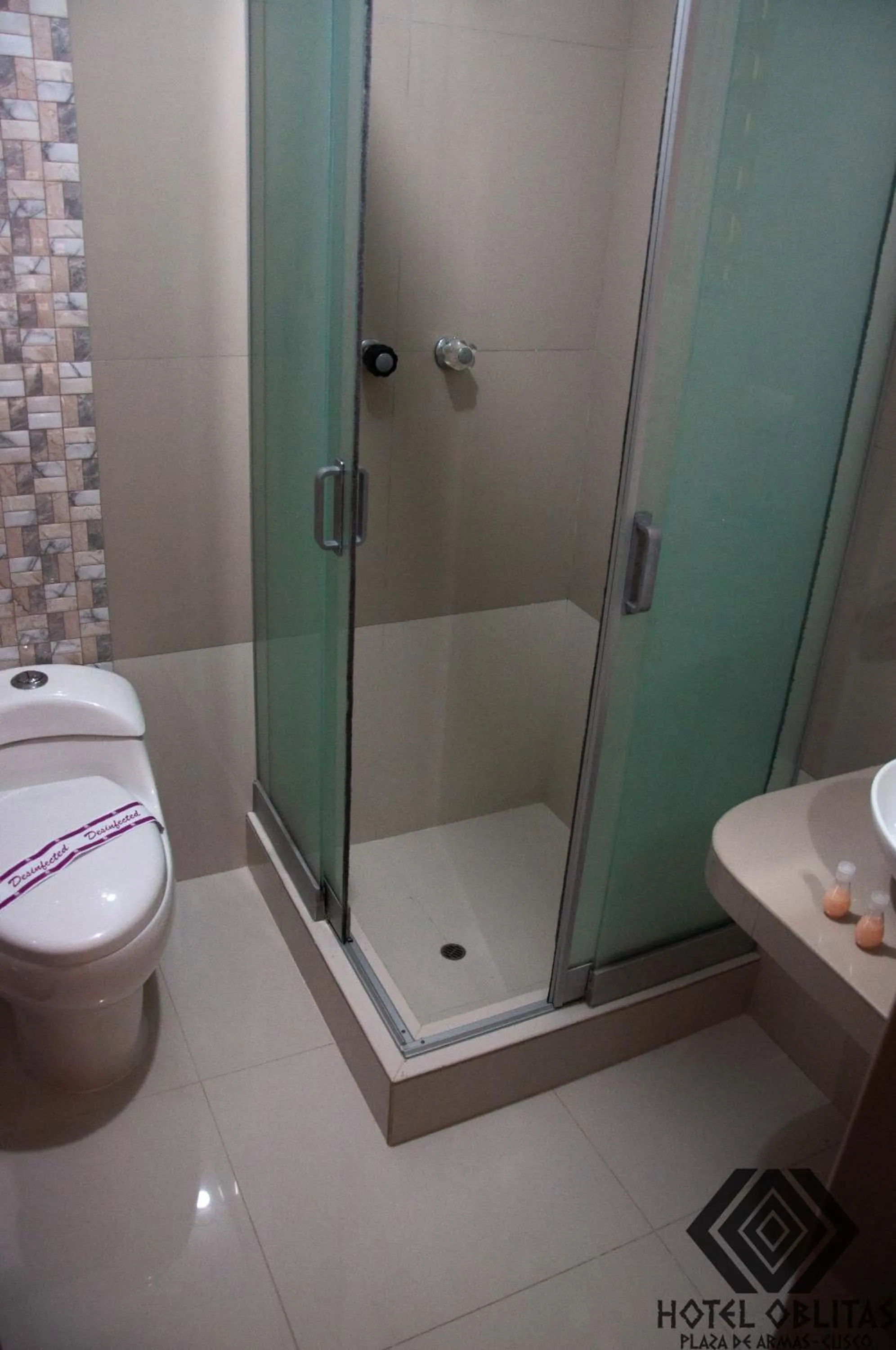 Shower in Hotel Oblitas Plaza de Armas Cusco