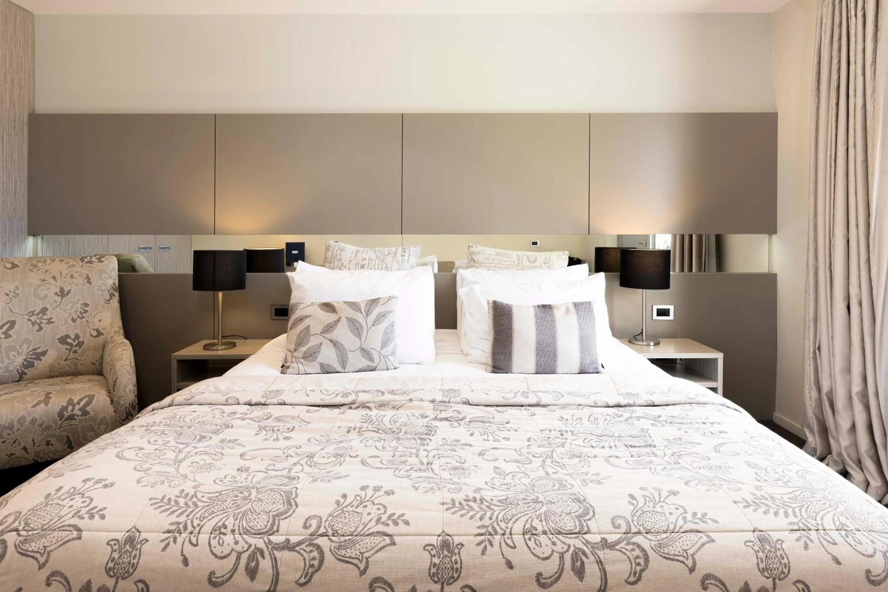 Bedroom, Bed in Airport Gateway Hotel