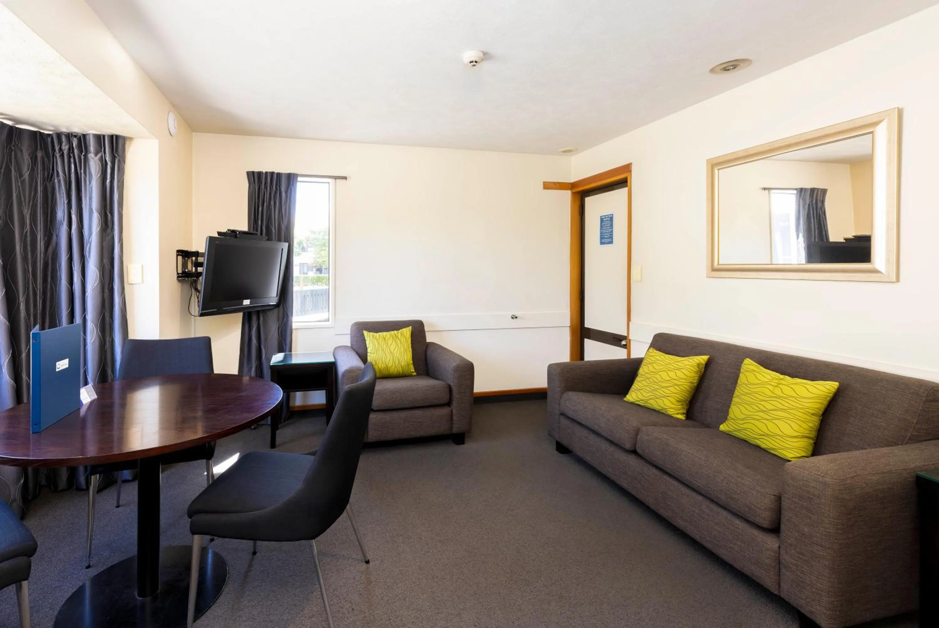 Seating area in Airport Gateway Hotel