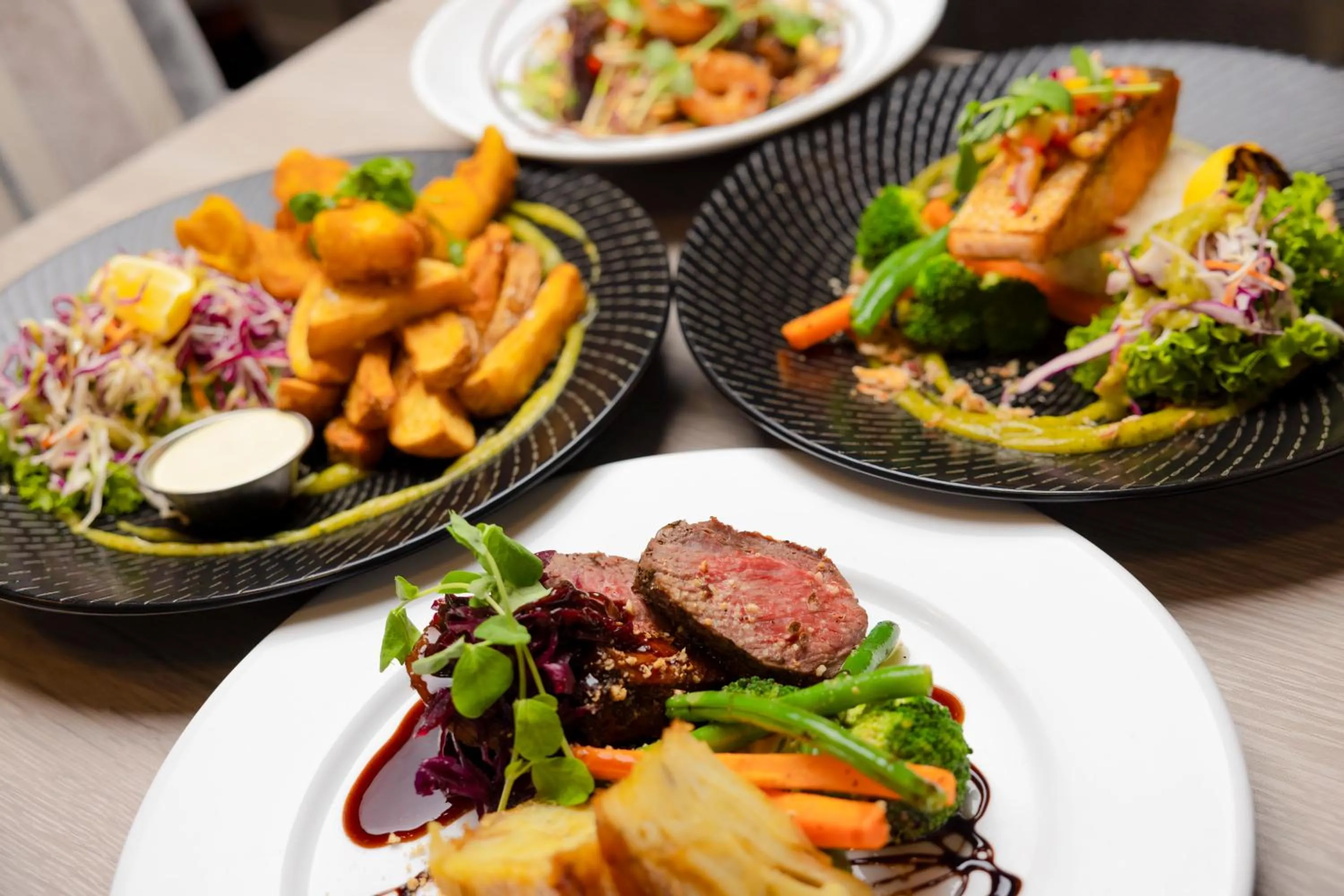 Restaurant/places to eat in Airport Gateway Hotel