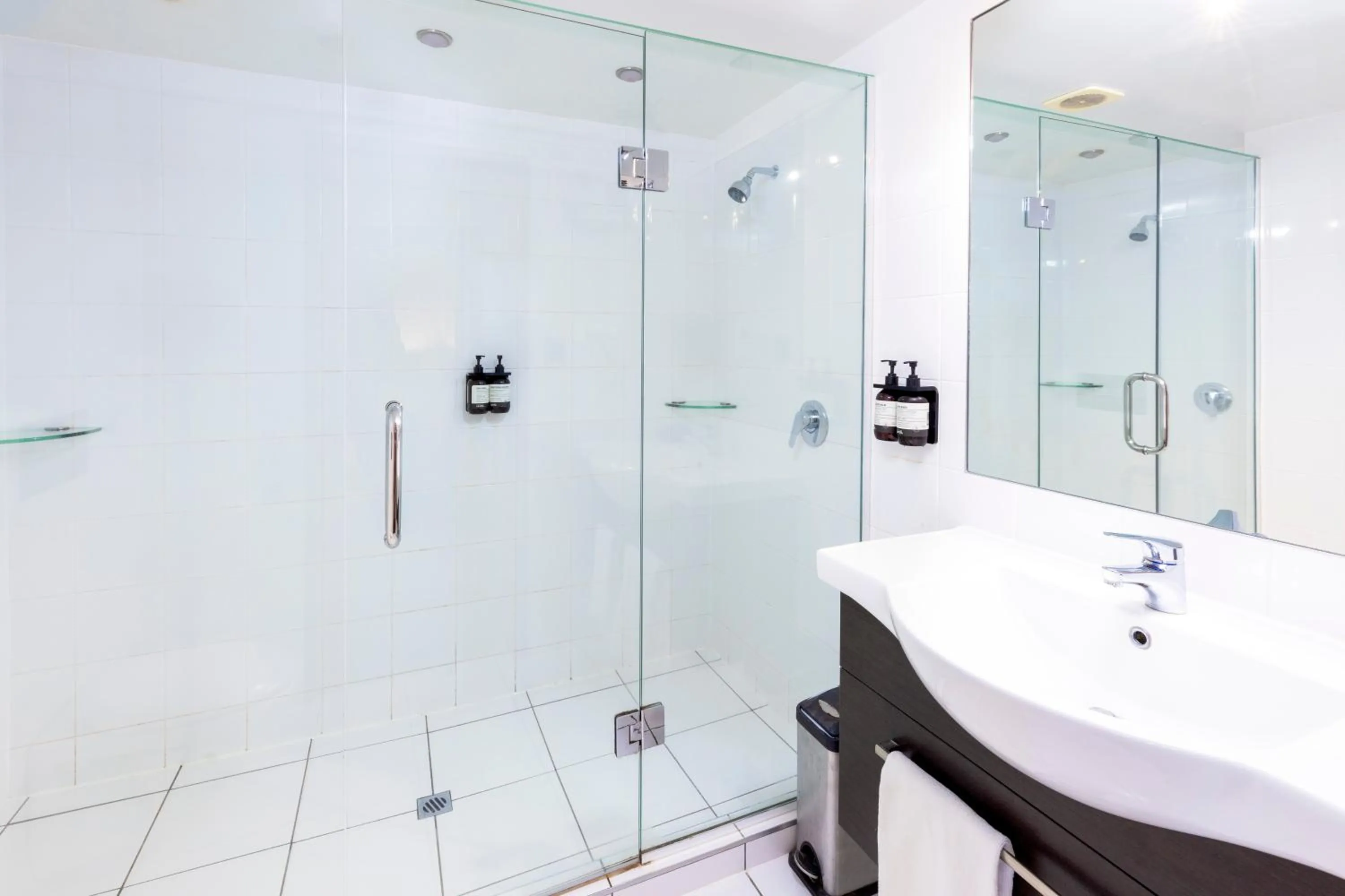 Shower in Airport Gateway Hotel