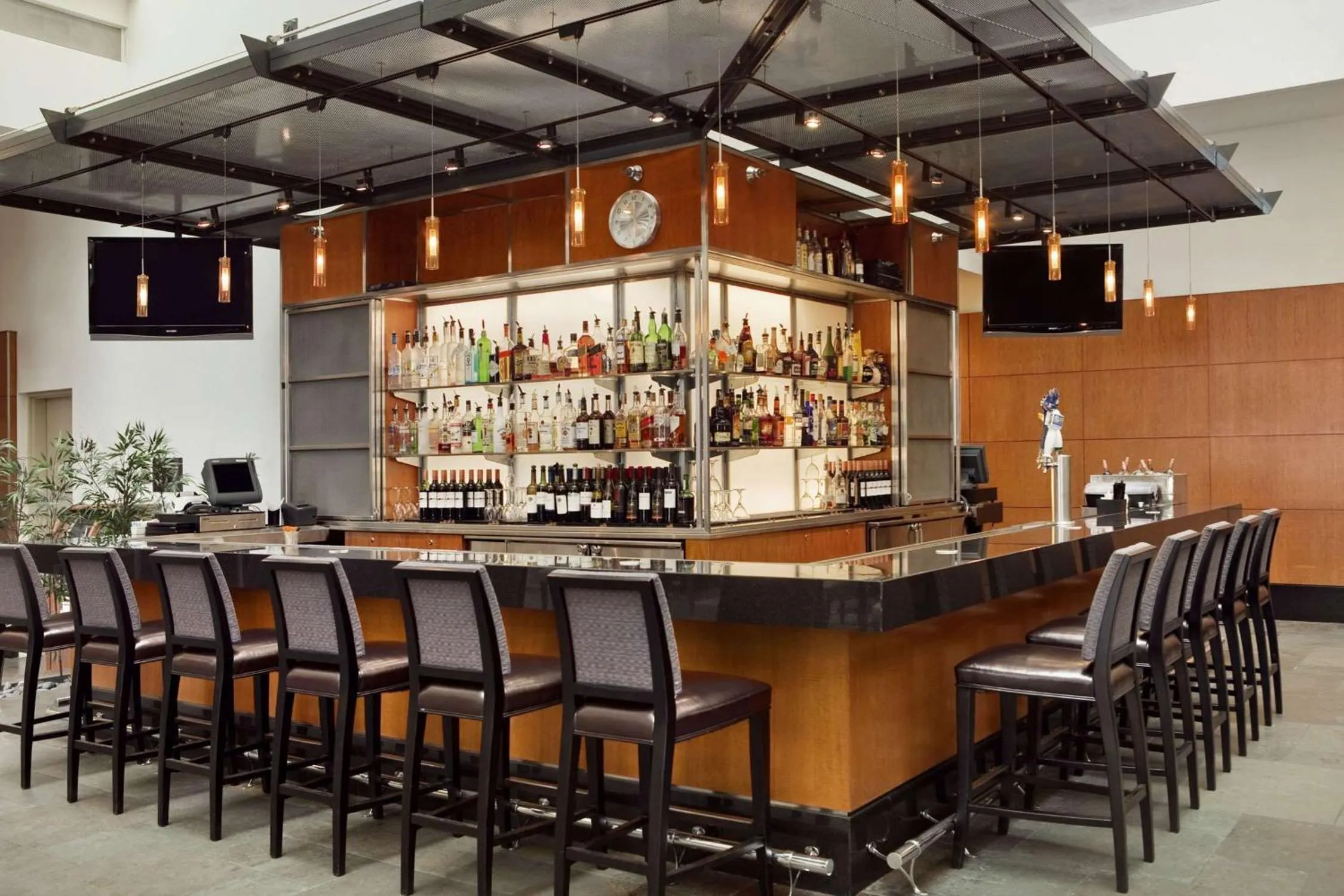 Restaurant/places to eat in Embassy Suites by Hilton Chicago Downtown Magnificent Mile