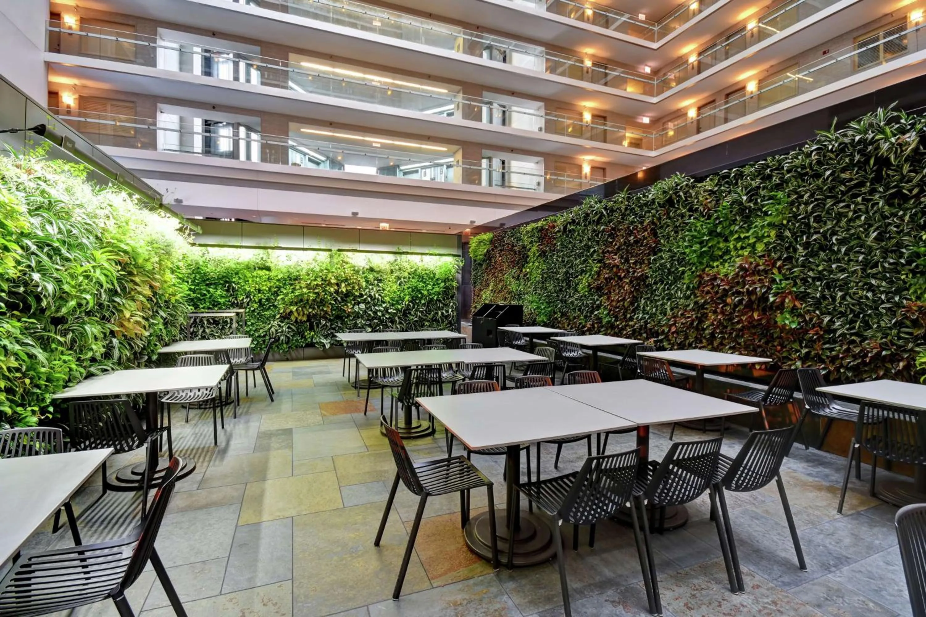 Lobby or reception in Embassy Suites by Hilton Chicago Downtown Magnificent Mile