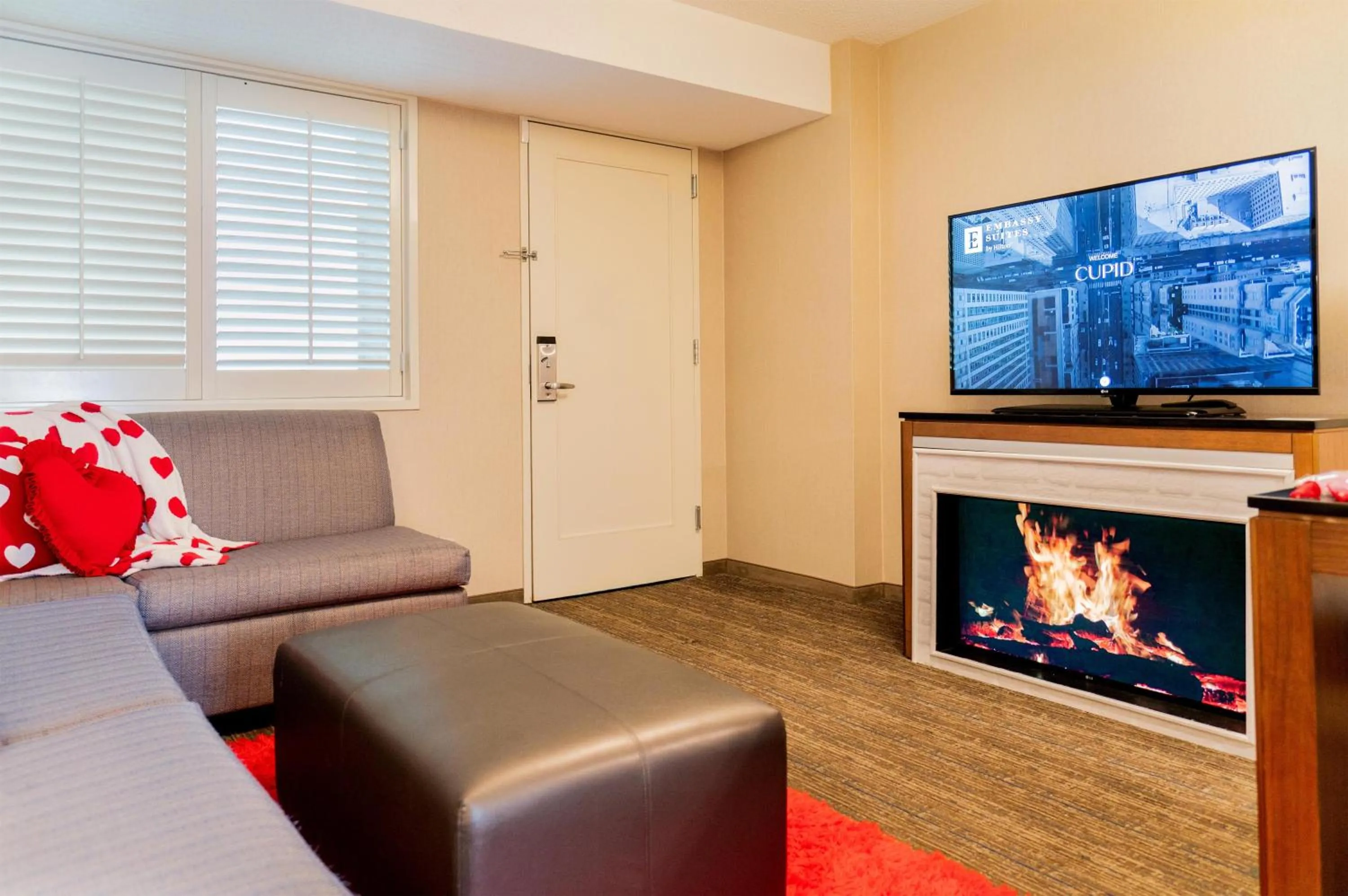 Living room in Embassy Suites by Hilton Chicago Downtown Magnificent Mile