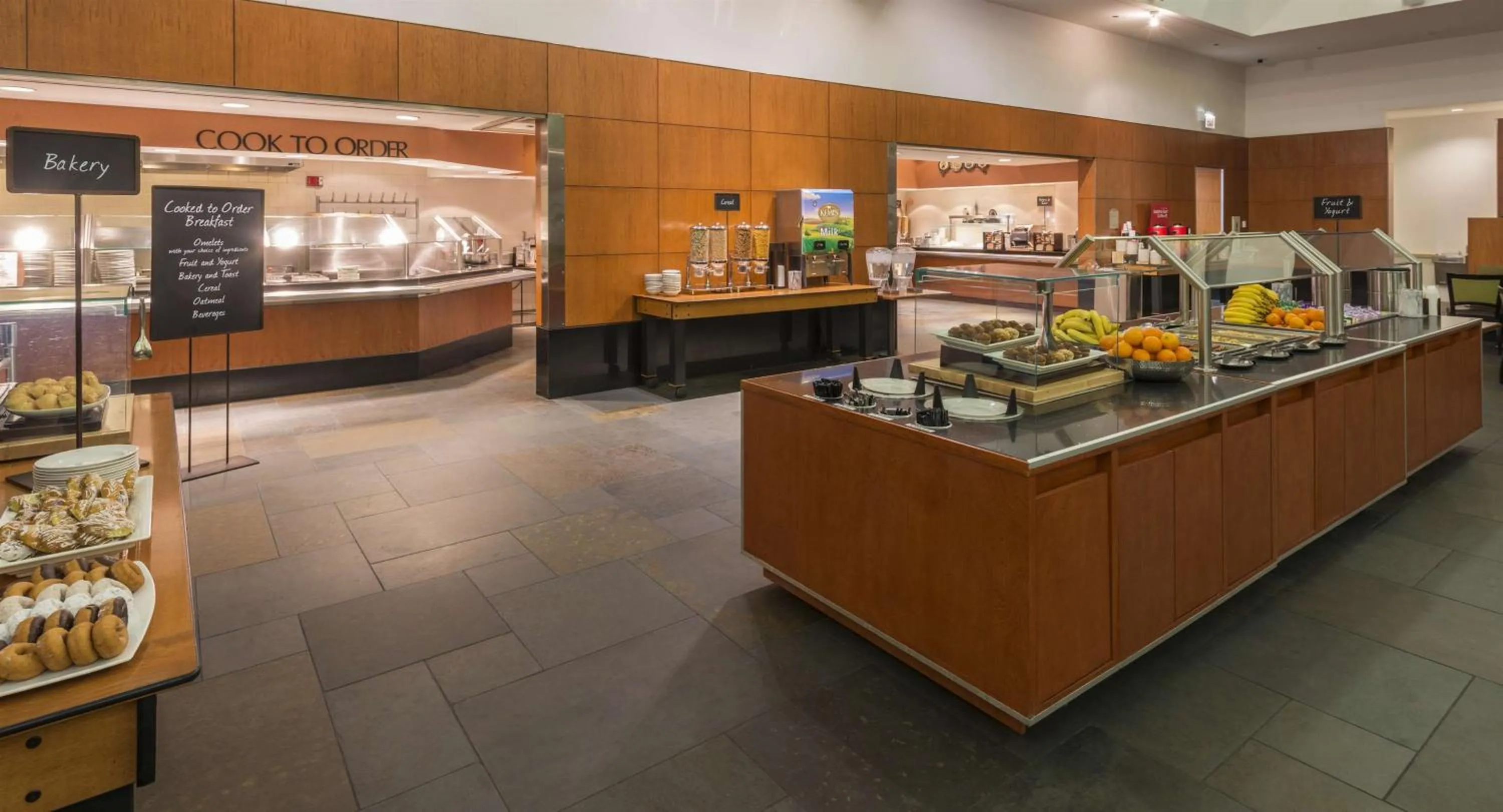 Breakfast in Embassy Suites by Hilton Chicago Downtown Magnificent Mile