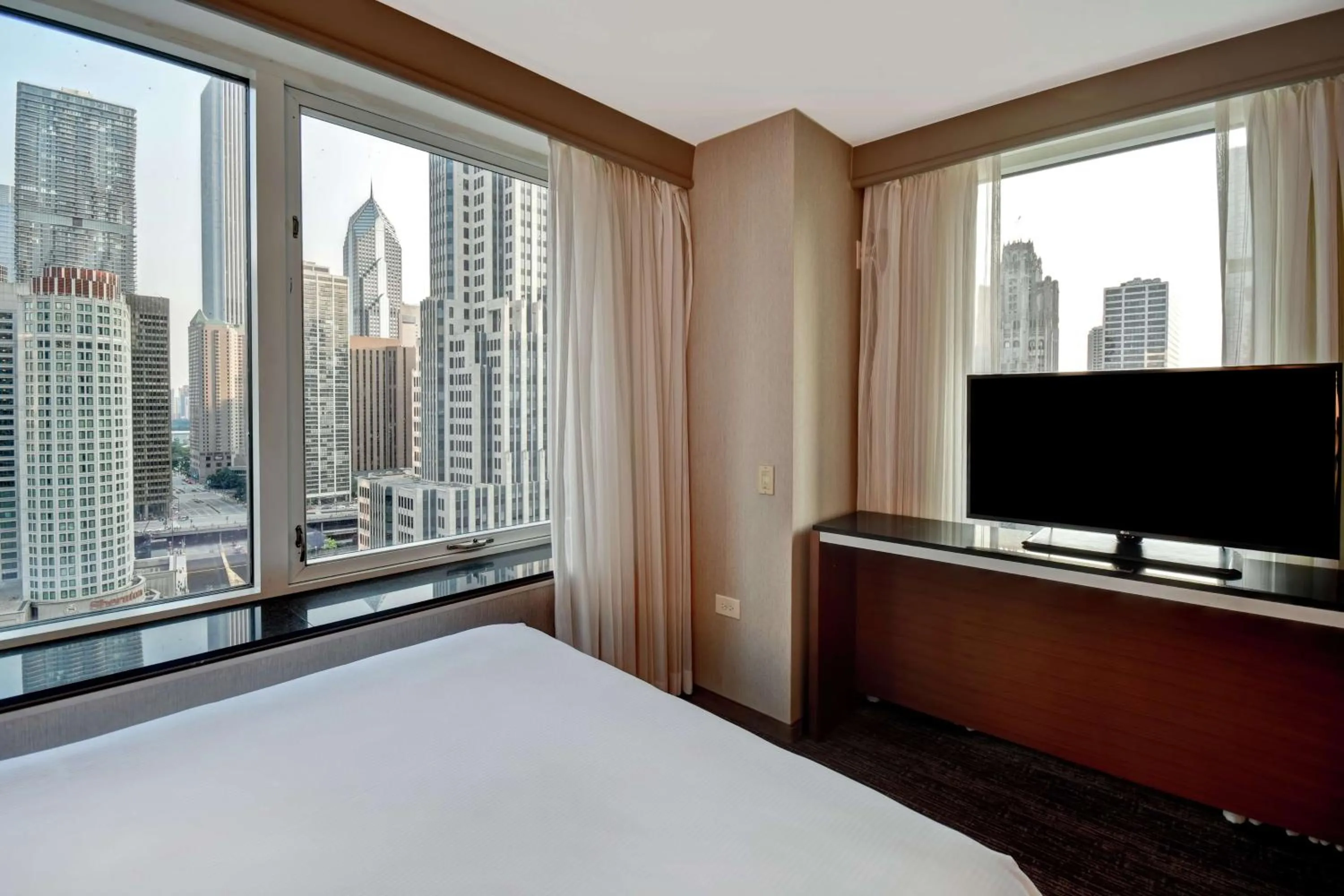 Bedroom, Bed in Embassy Suites by Hilton Chicago Downtown Magnificent Mile