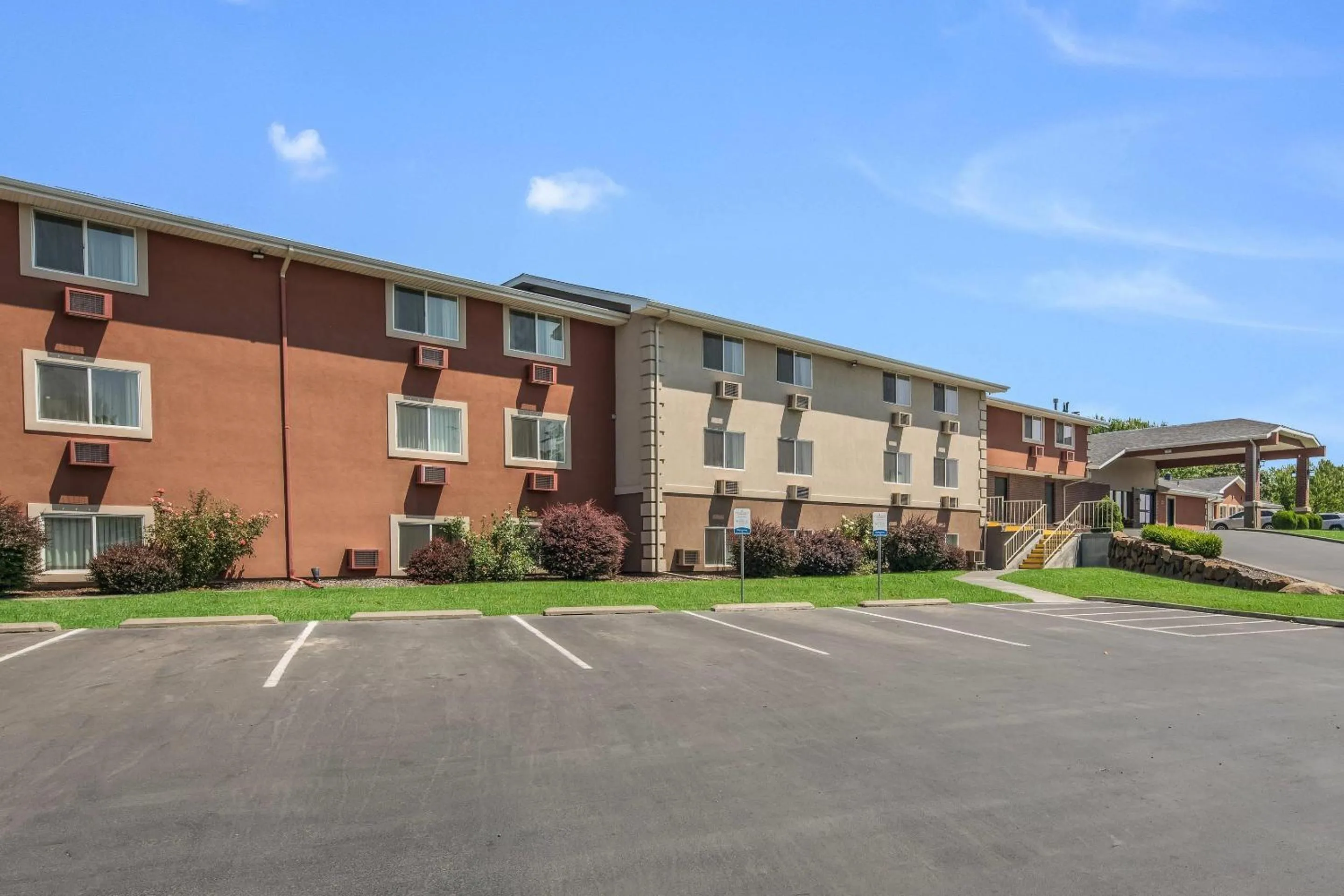 Property building in Quality Inn & Suites Downtown Walla Walla