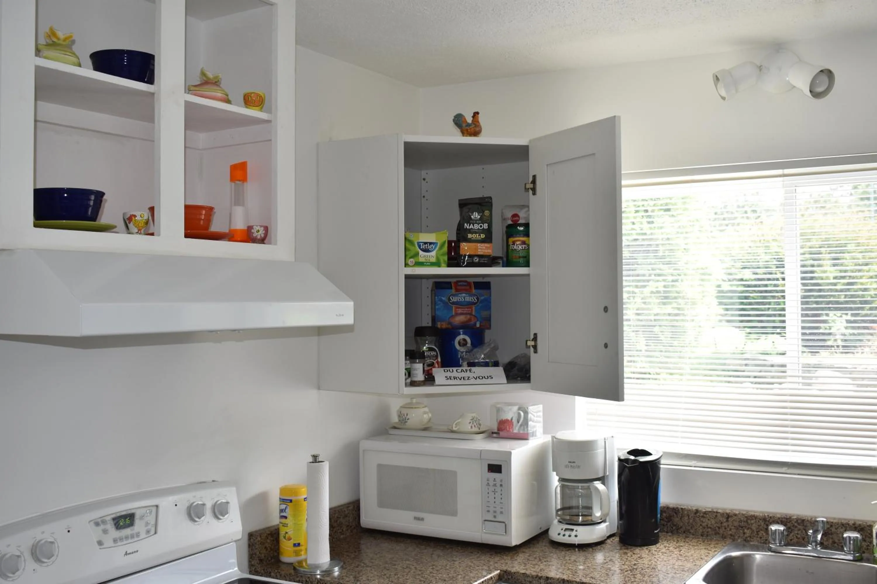 Coffee/tea facilities in Bédard