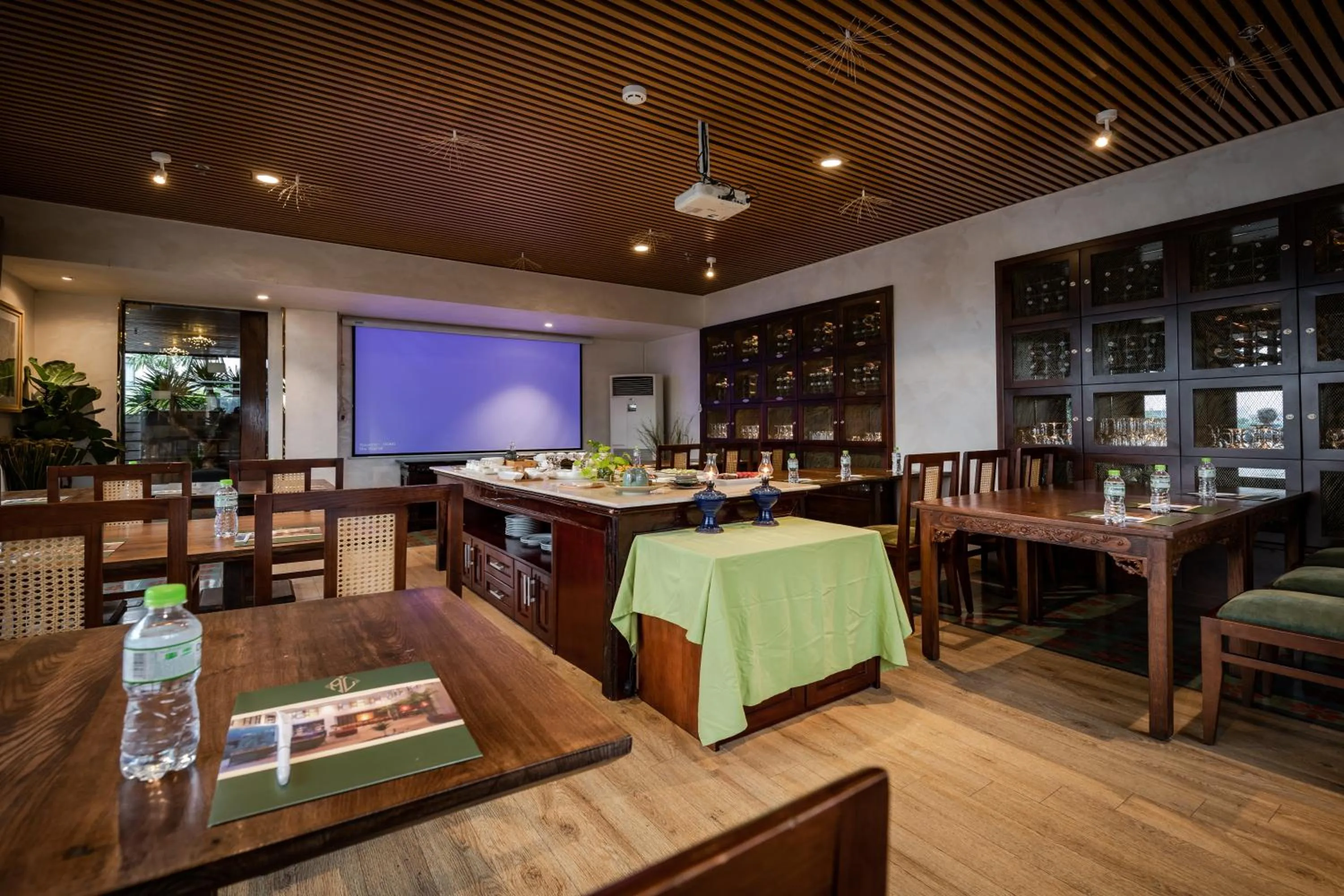 Meeting/conference room in Au Lac Legend Hotel