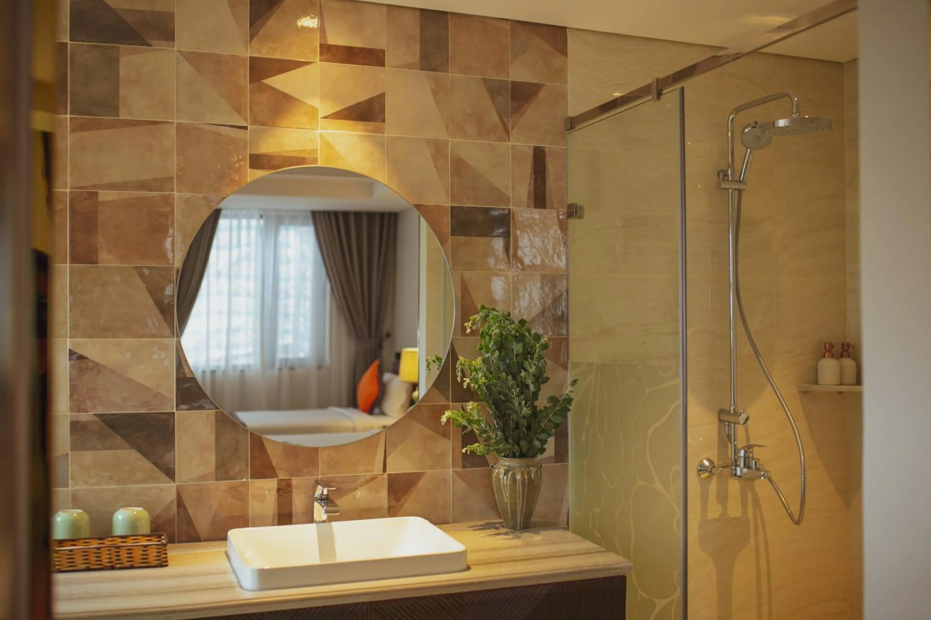 Shower in Au Lac Legend Hotel