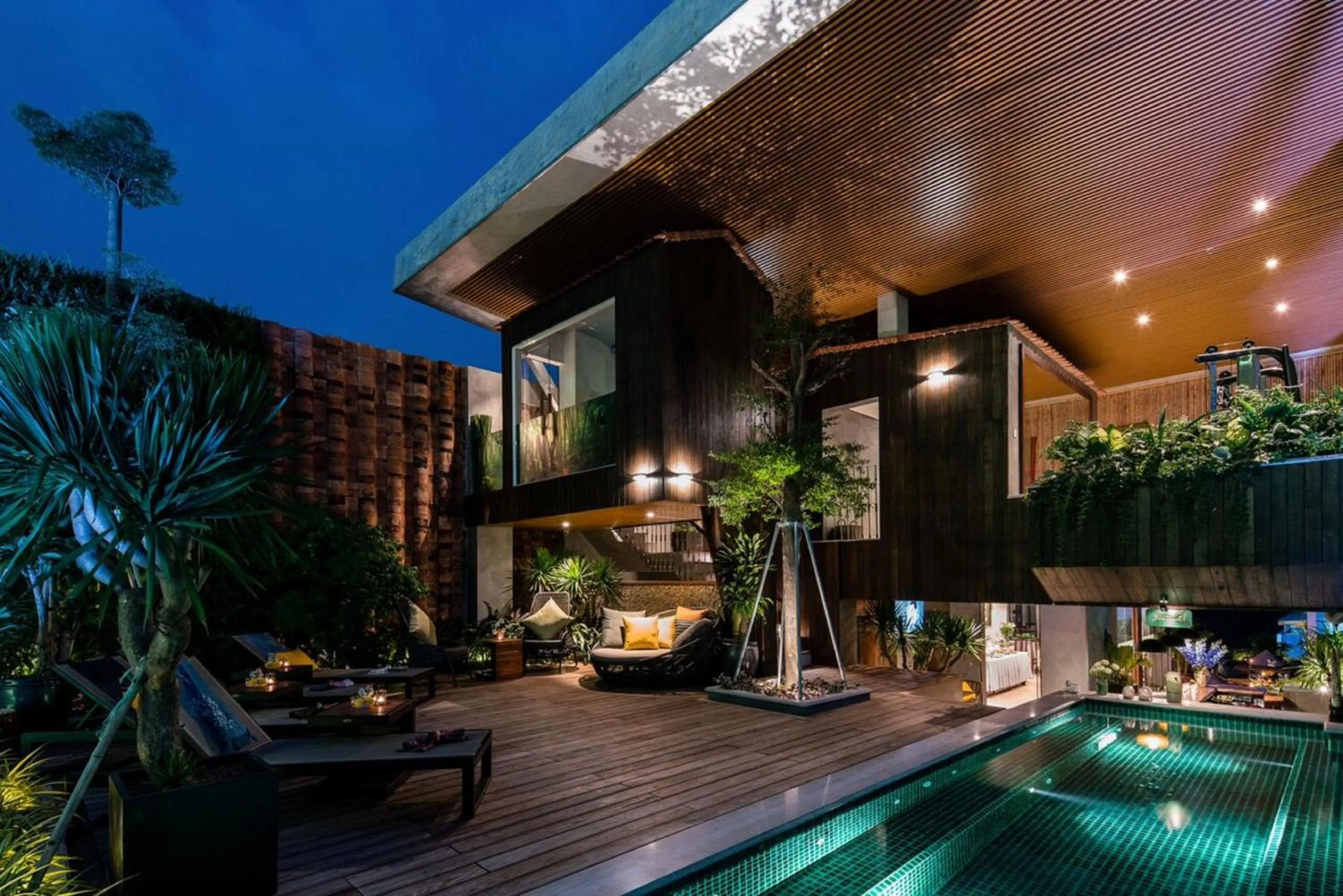 Swimming pool in Au Lac Legend Hotel