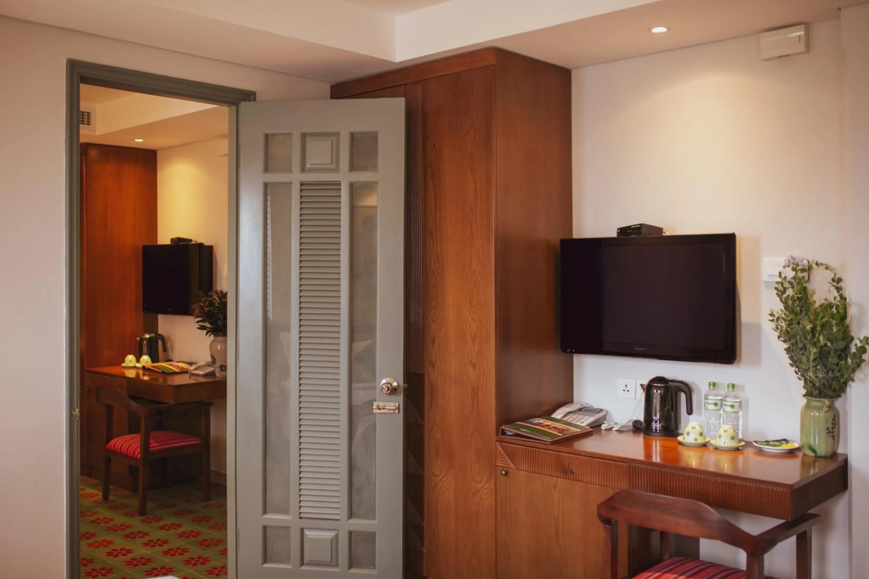 Bedroom in Au Lac Legend Hotel