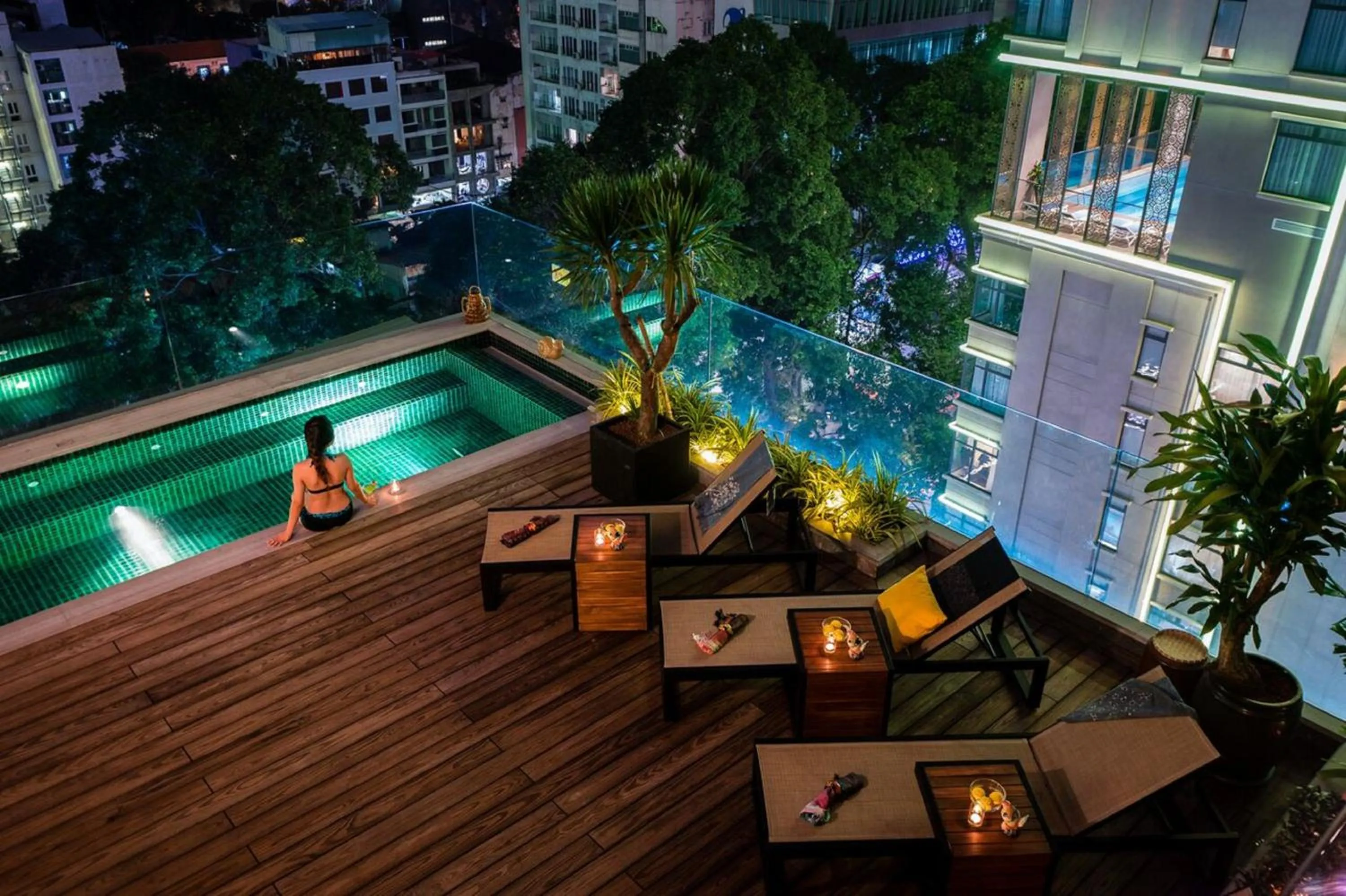 Swimming pool in Au Lac Legend Hotel