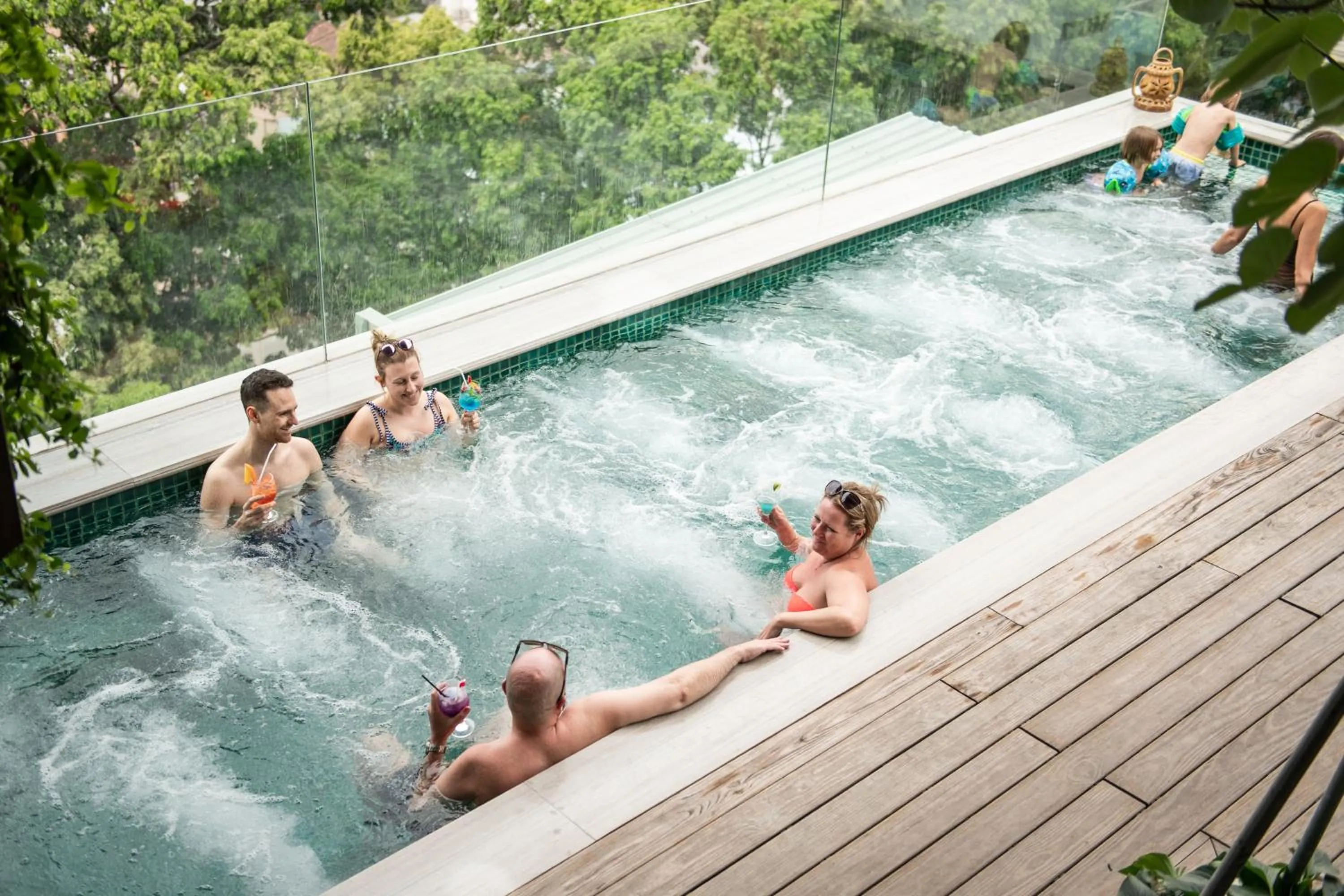 Swimming pool in Au Lac Legend Hotel