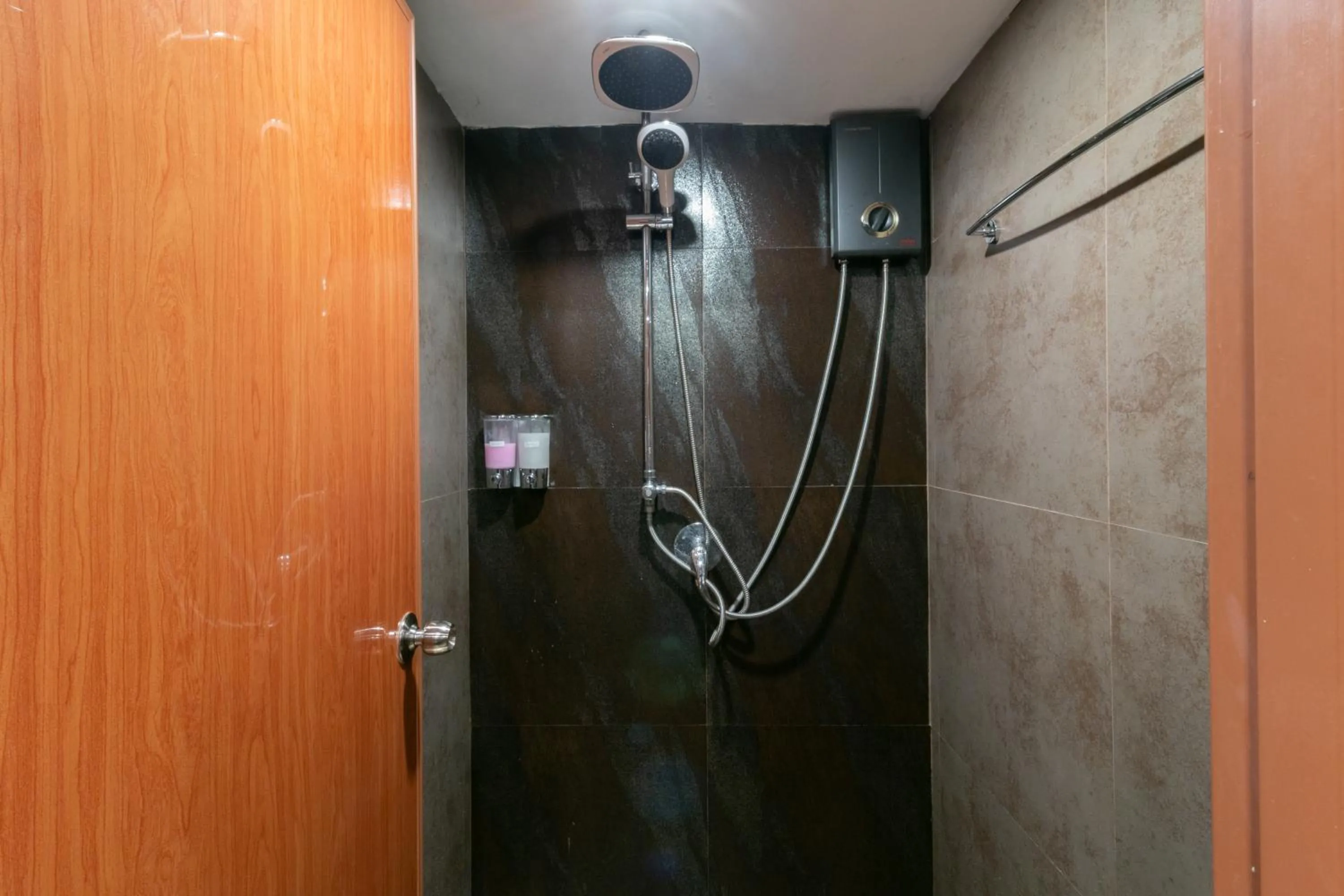 Shower in Phobphan Hostel