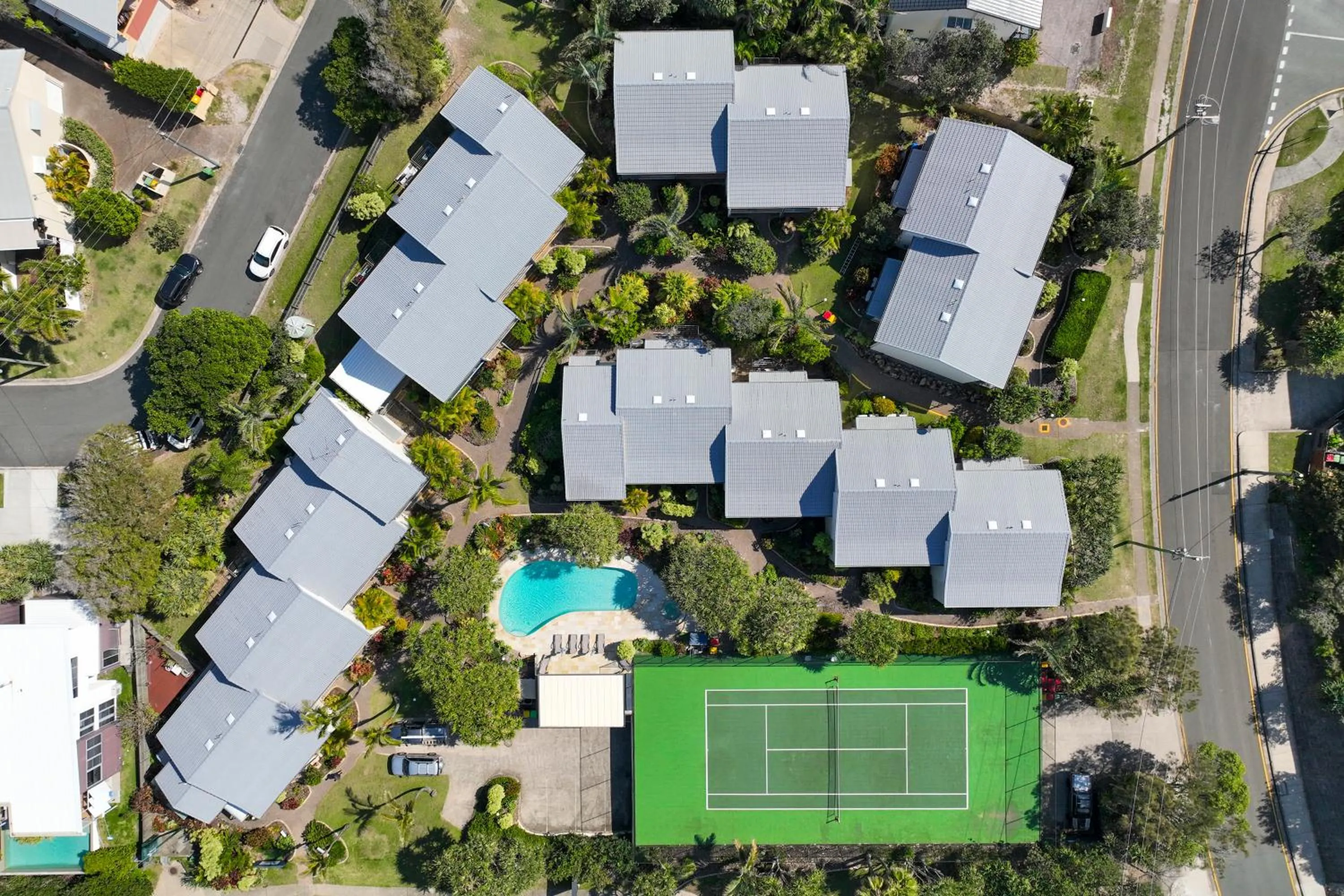 Property building in Beach Breakers Resort