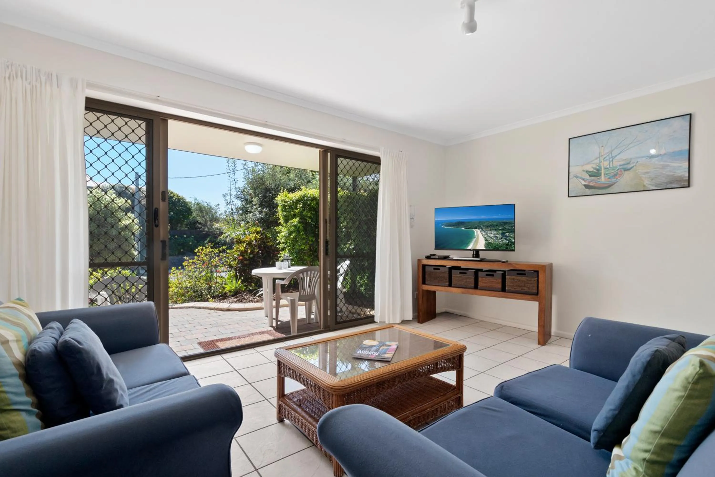 TV and multimedia in Beach Breakers Resort