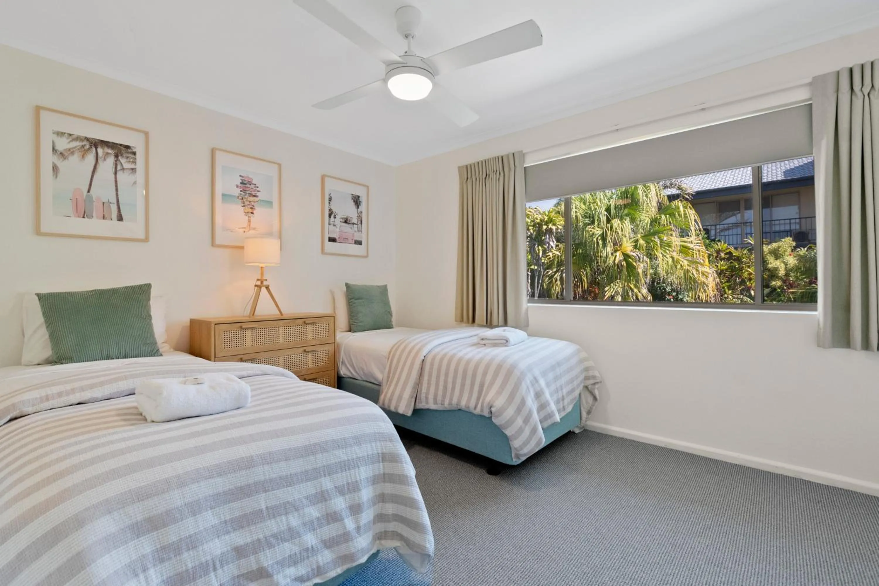 Bedroom, Bed in Beach Breakers Resort