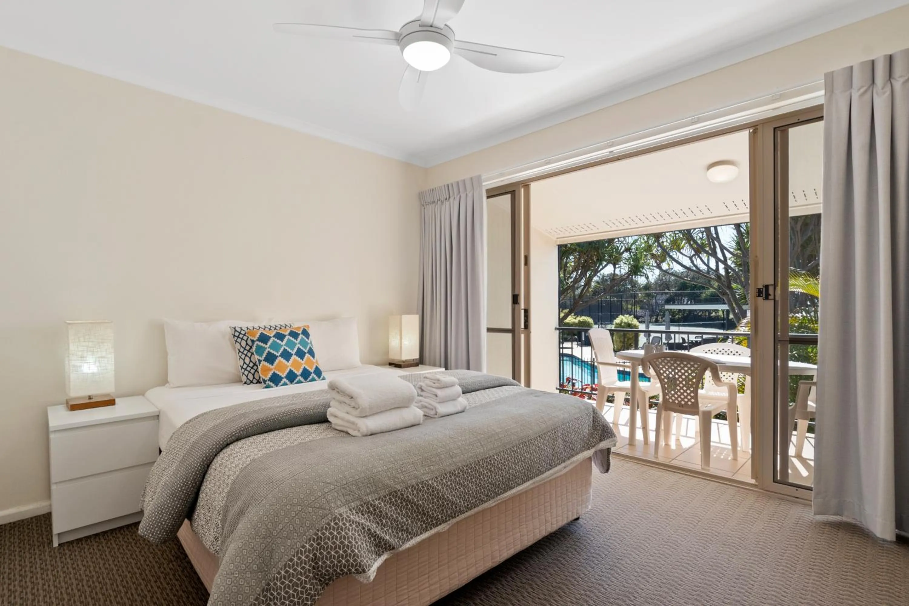 View (from property/room), Bed in Beach Breakers Resort