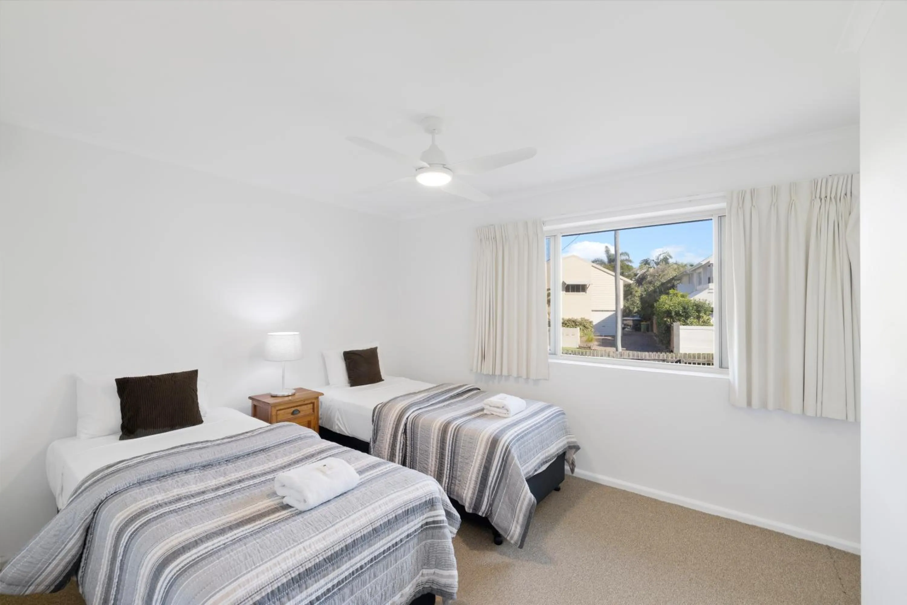 Bedroom, Bed in Beach Breakers Resort