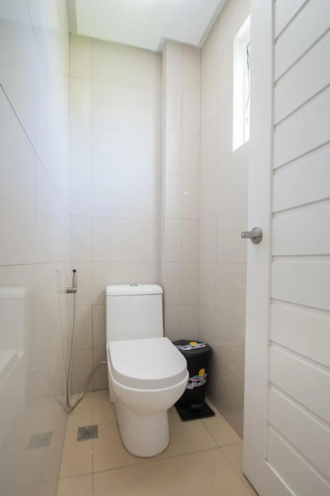 Toilet in Shore Time Dormitel