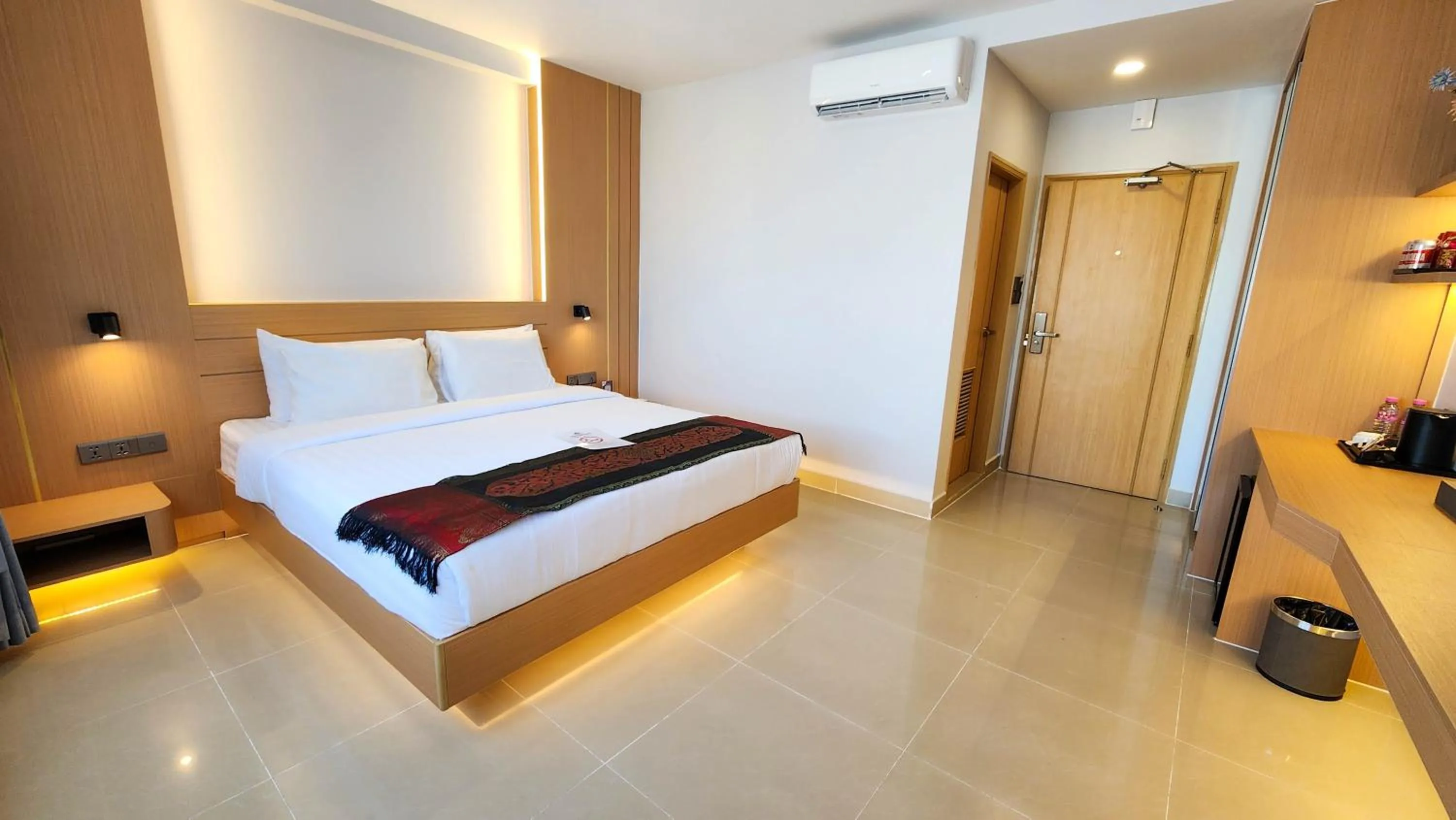 Bed in Silver Mounts Hotel