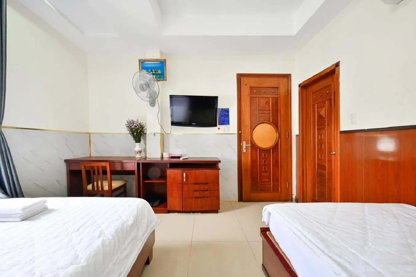 Bed in An Binh 2 hotel near Dam Sen Park