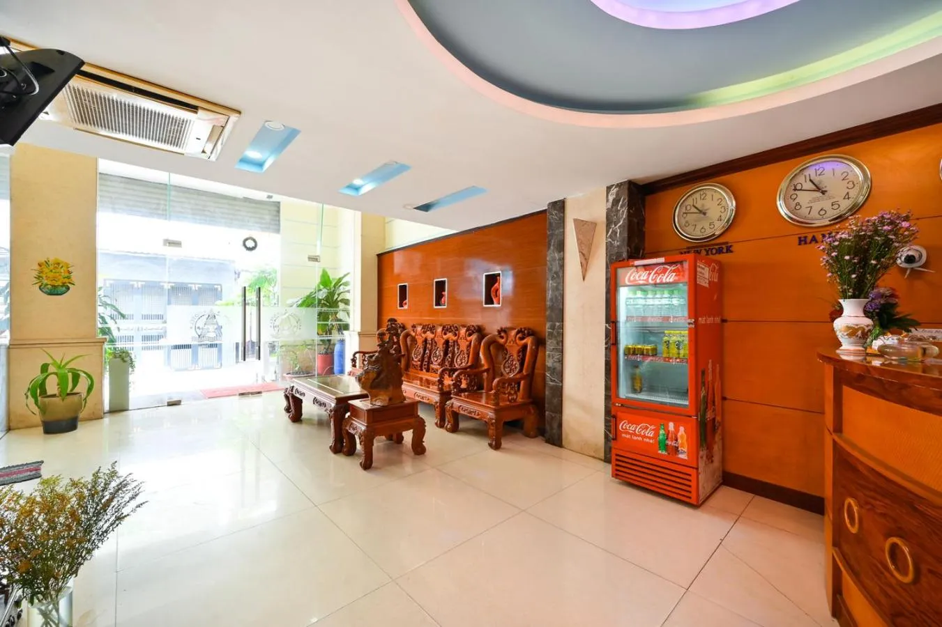 Living room in An Binh 2 hotel near Dam Sen Park
