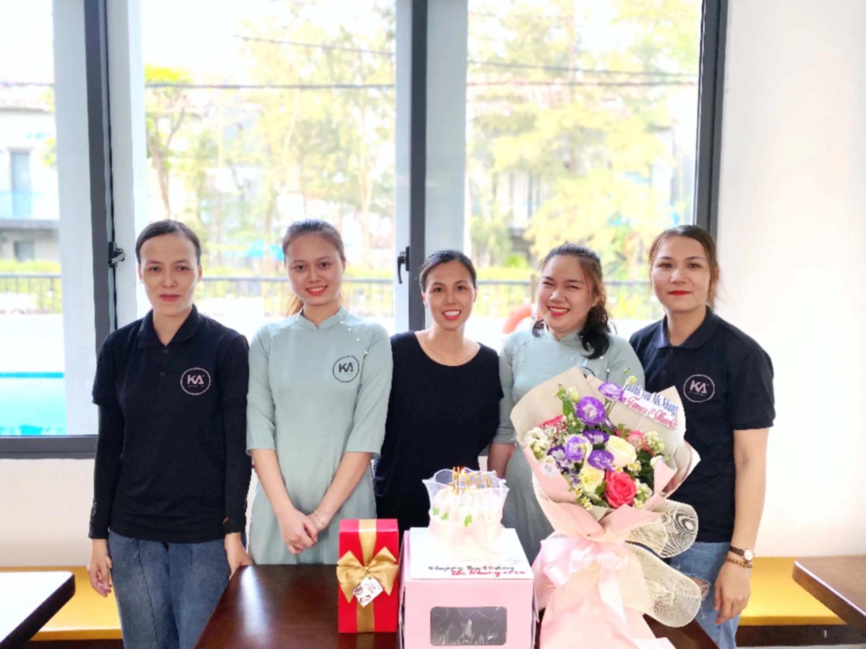 People in KA VILLA - AN BANG BEACH, Free pick up 3 nights