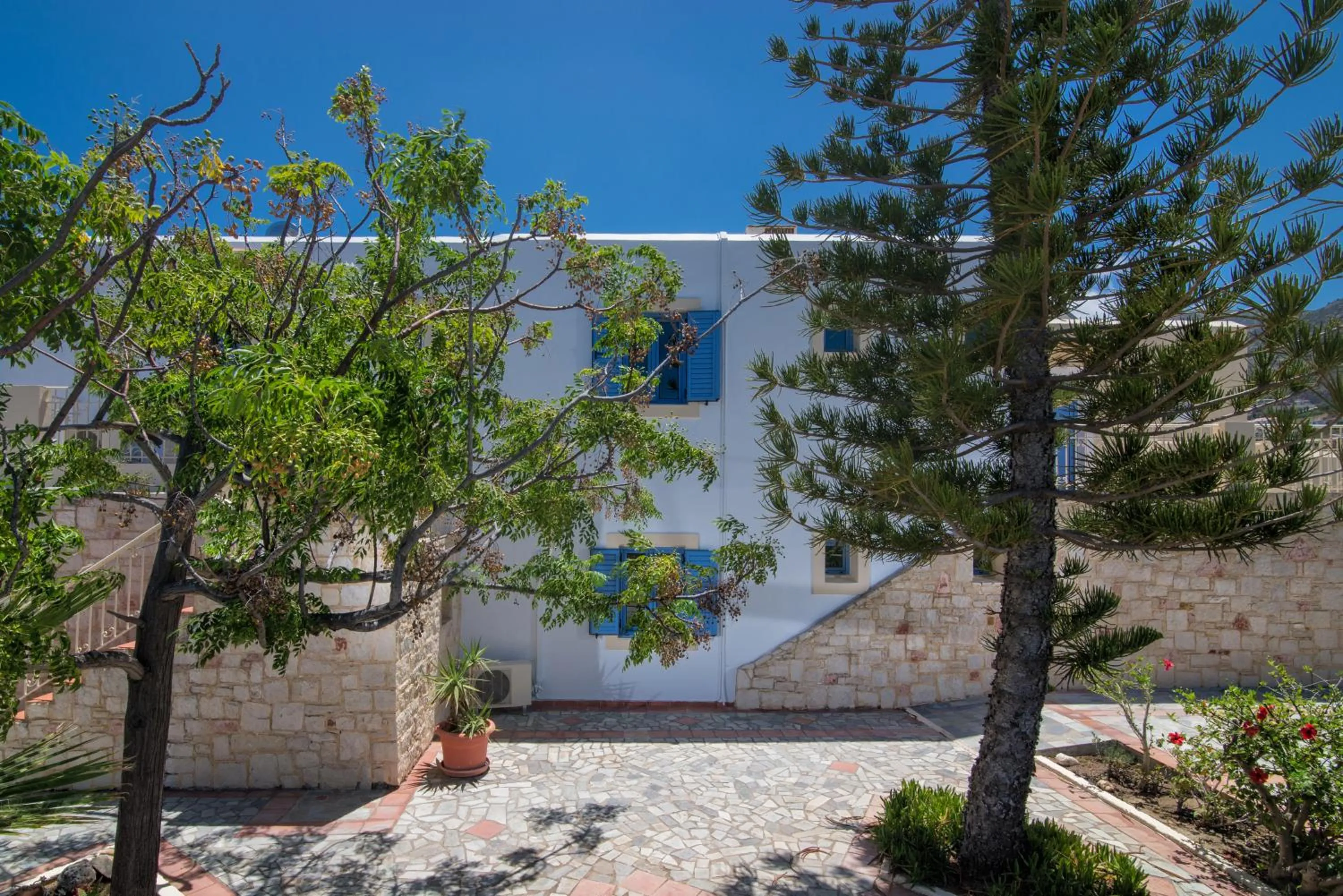 Property building in Lofos Apartments