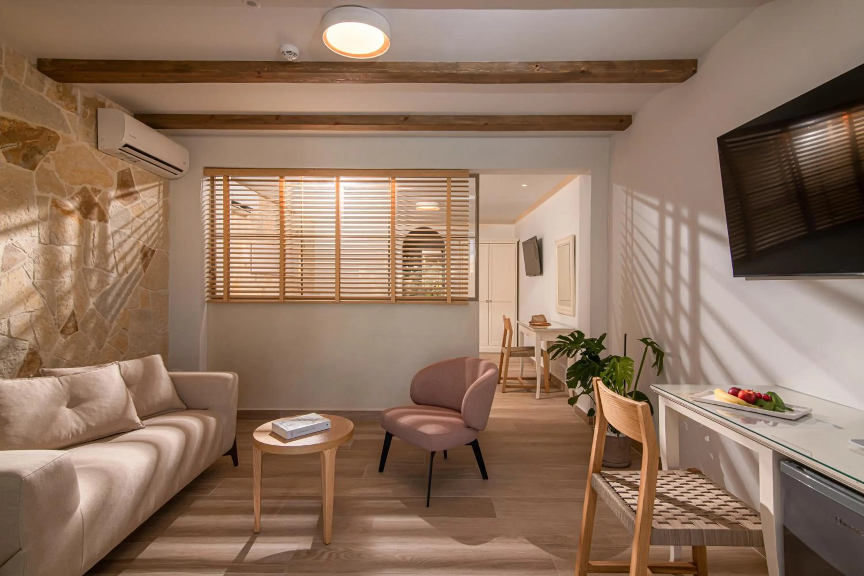 TV and multimedia in Lofos Apartments