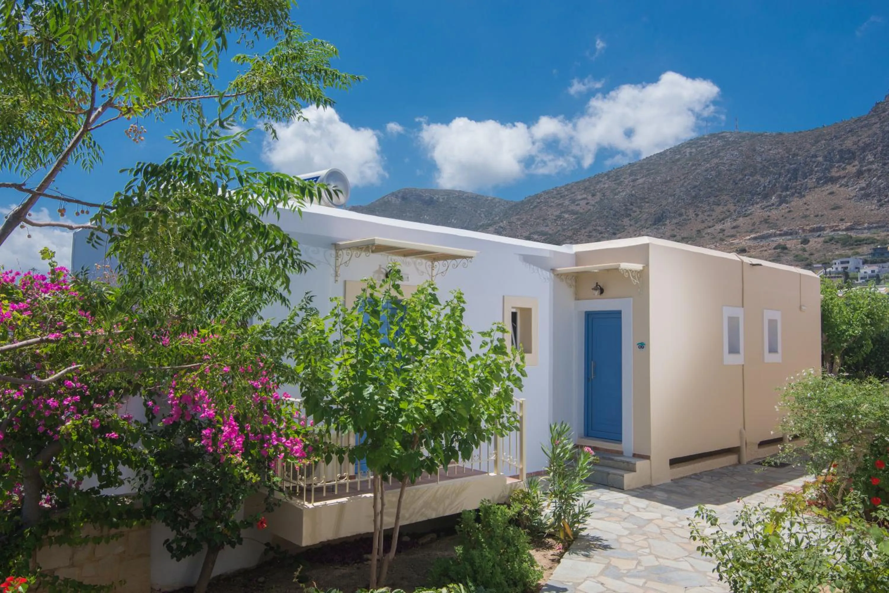 Property building in Lofos Apartments