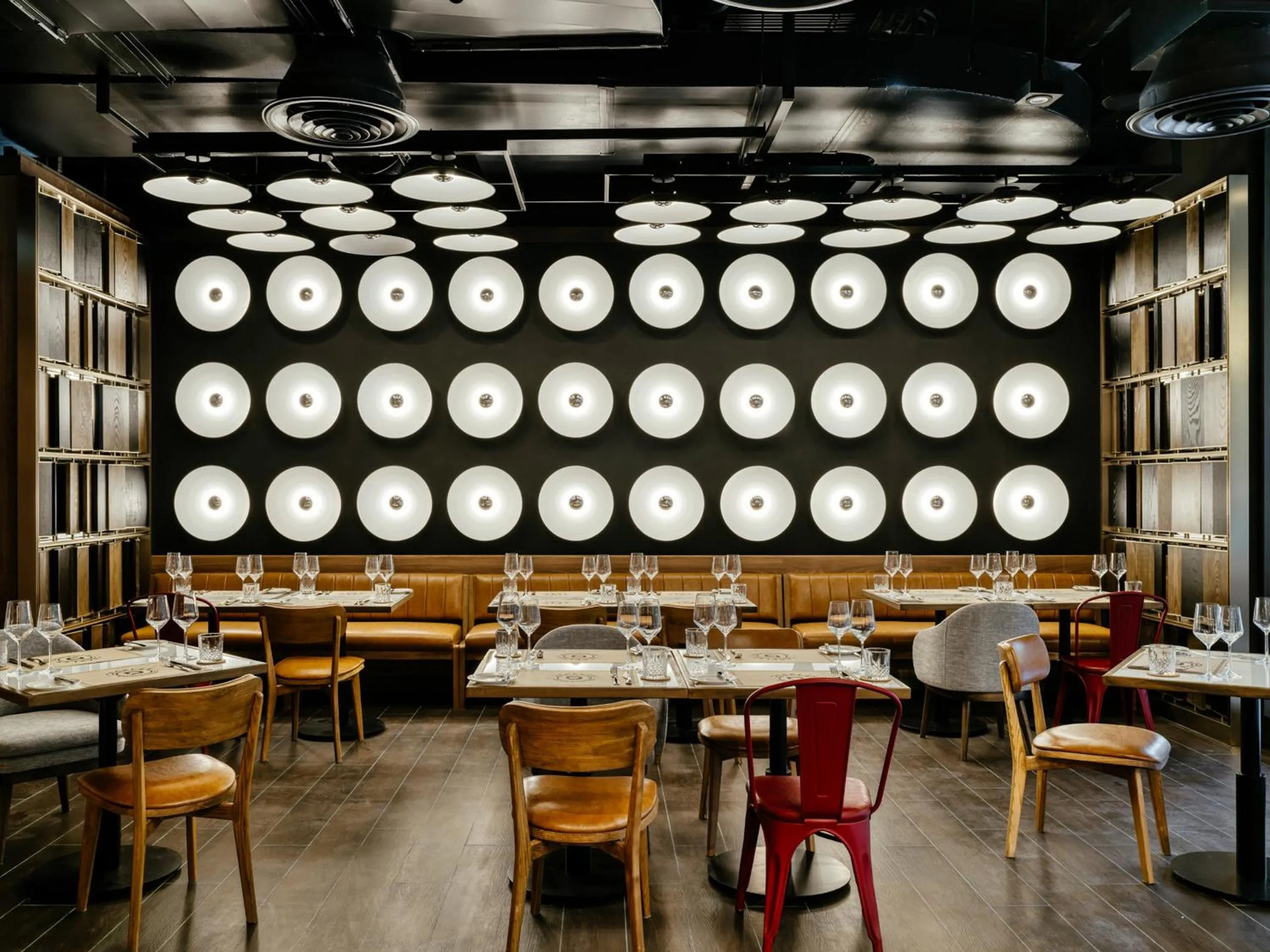 Restaurant/places to eat in voco Bangkok Surawong by IHG