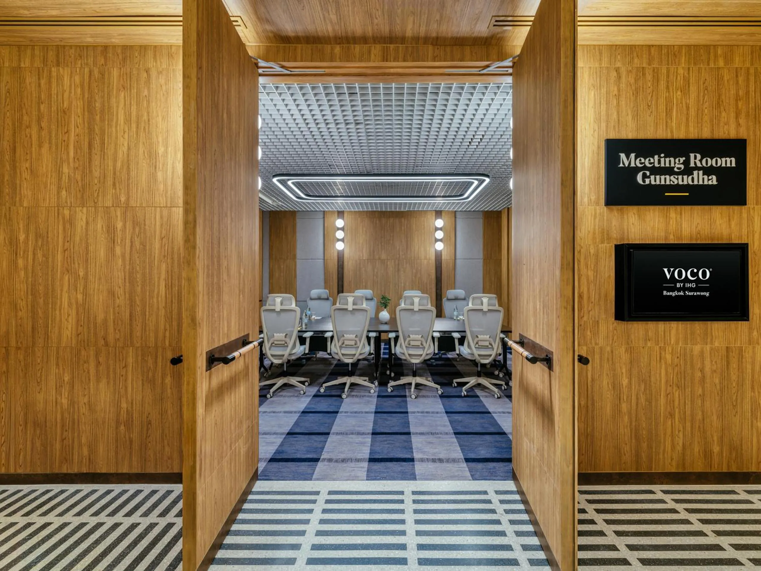 Meeting/conference room in voco Bangkok Surawong by IHG