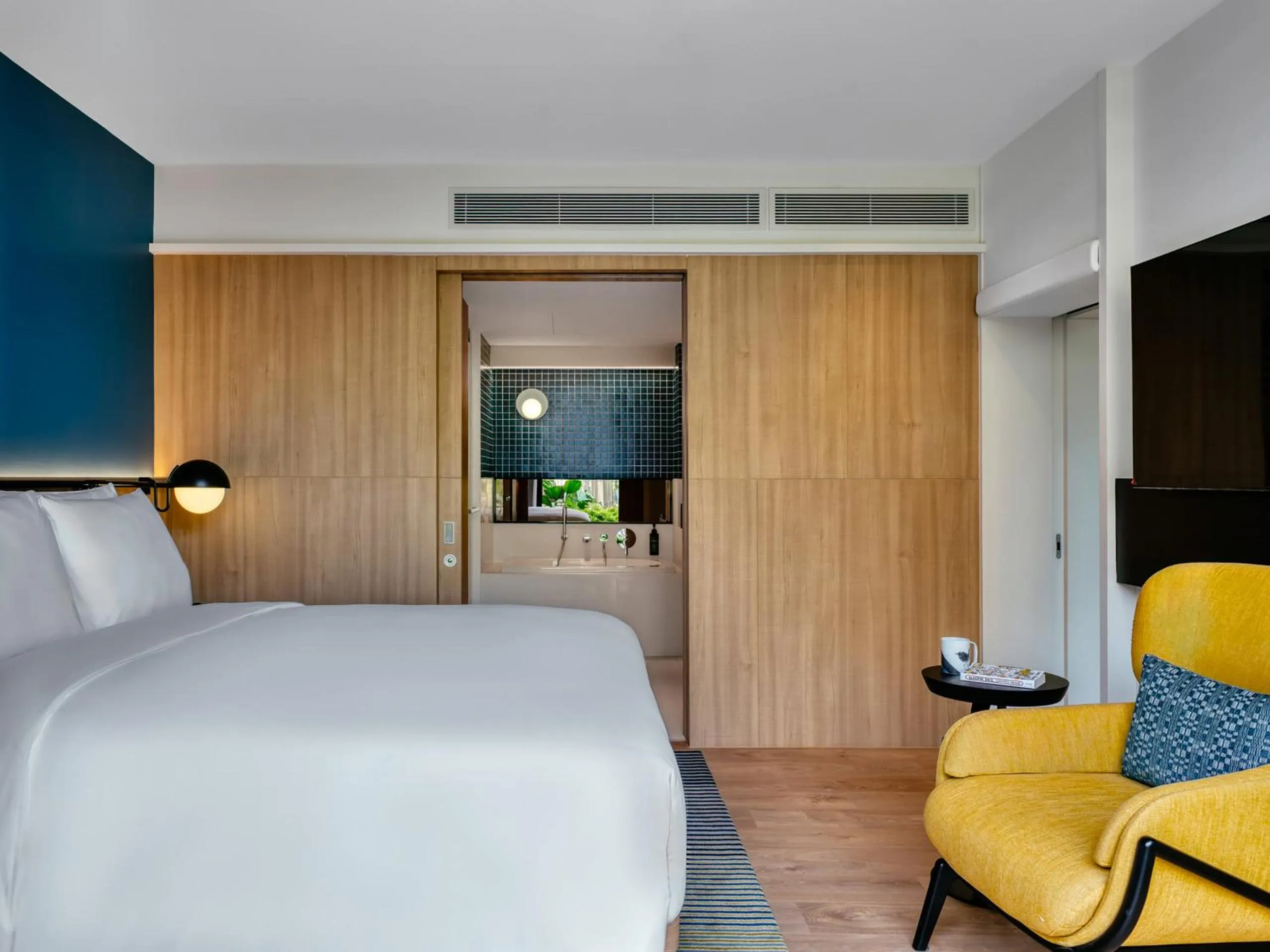 Photo of the whole room, Bed in voco Bangkok Surawong by IHG