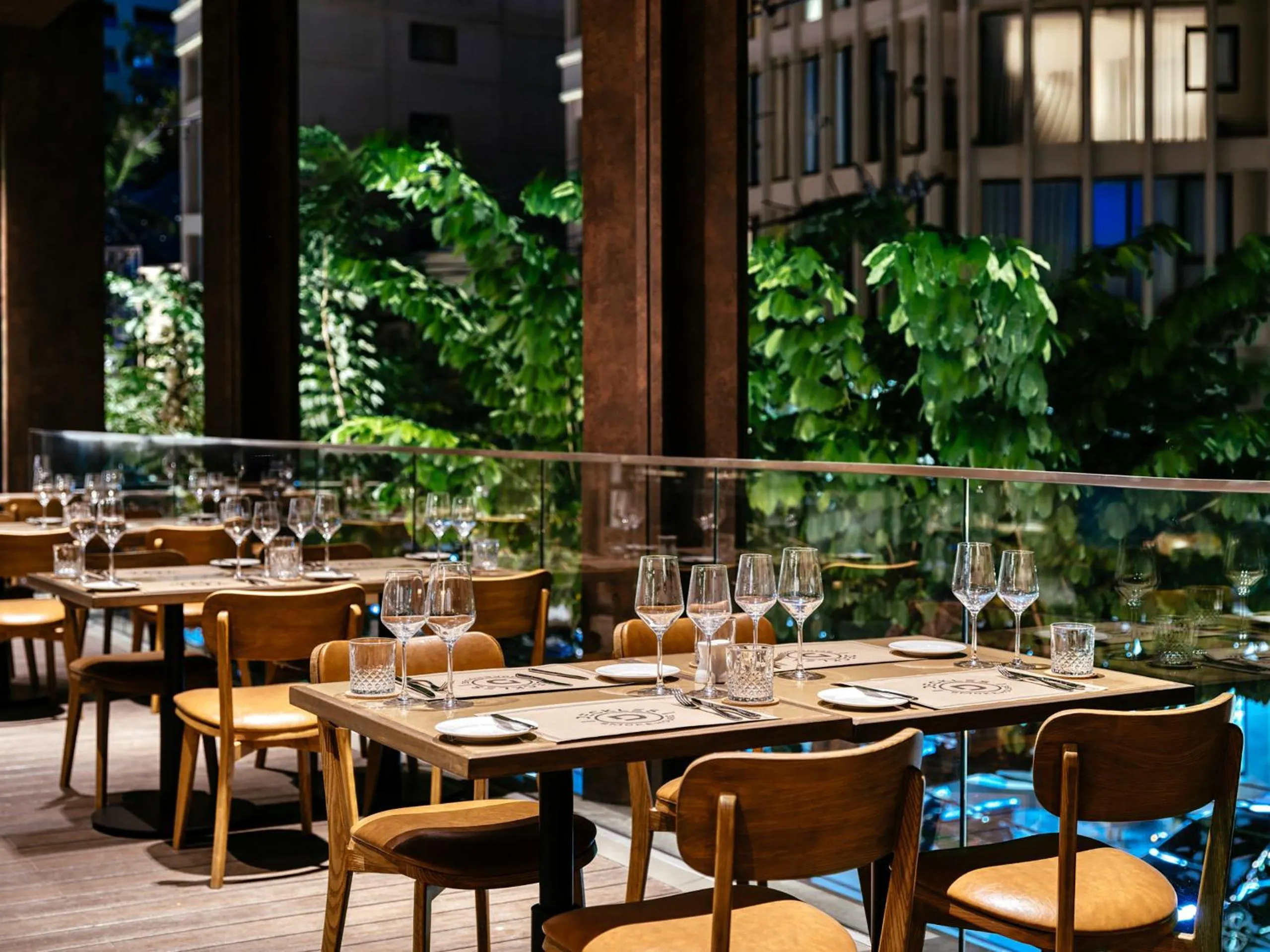 Lounge or bar in voco Bangkok Surawong by IHG