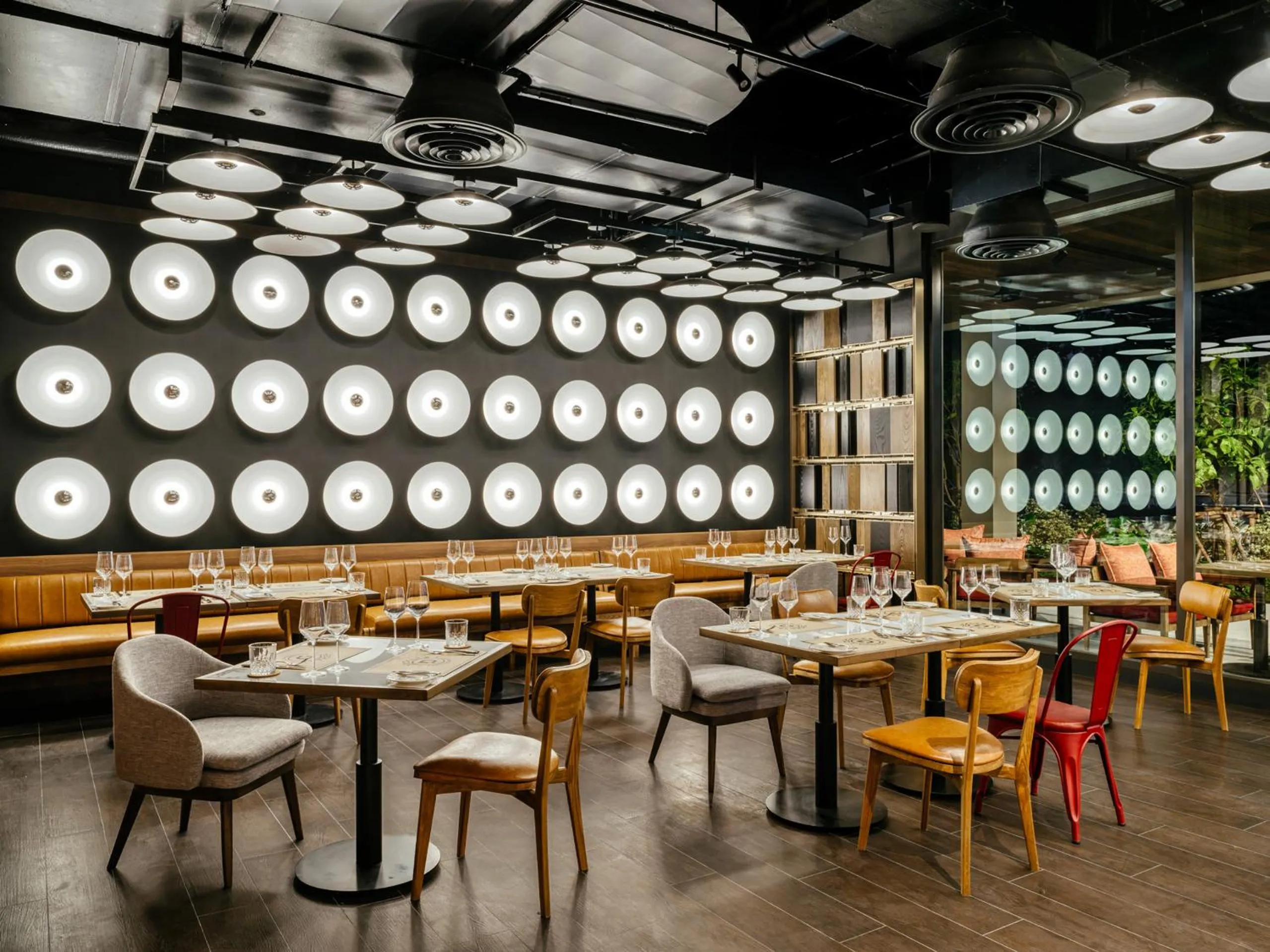 Restaurant/places to eat in voco Bangkok Surawong by IHG