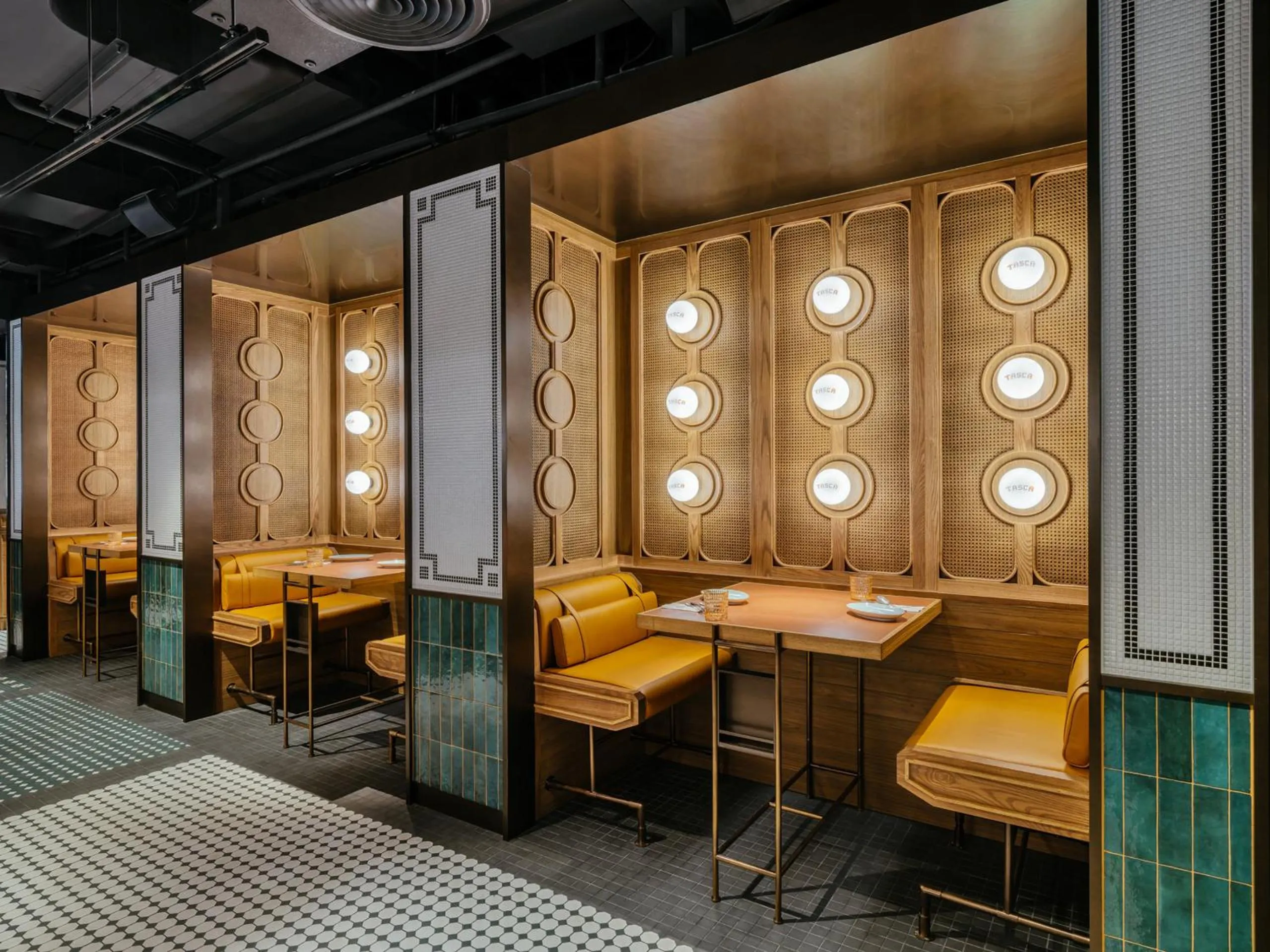 Restaurant/places to eat in voco Bangkok Surawong by IHG