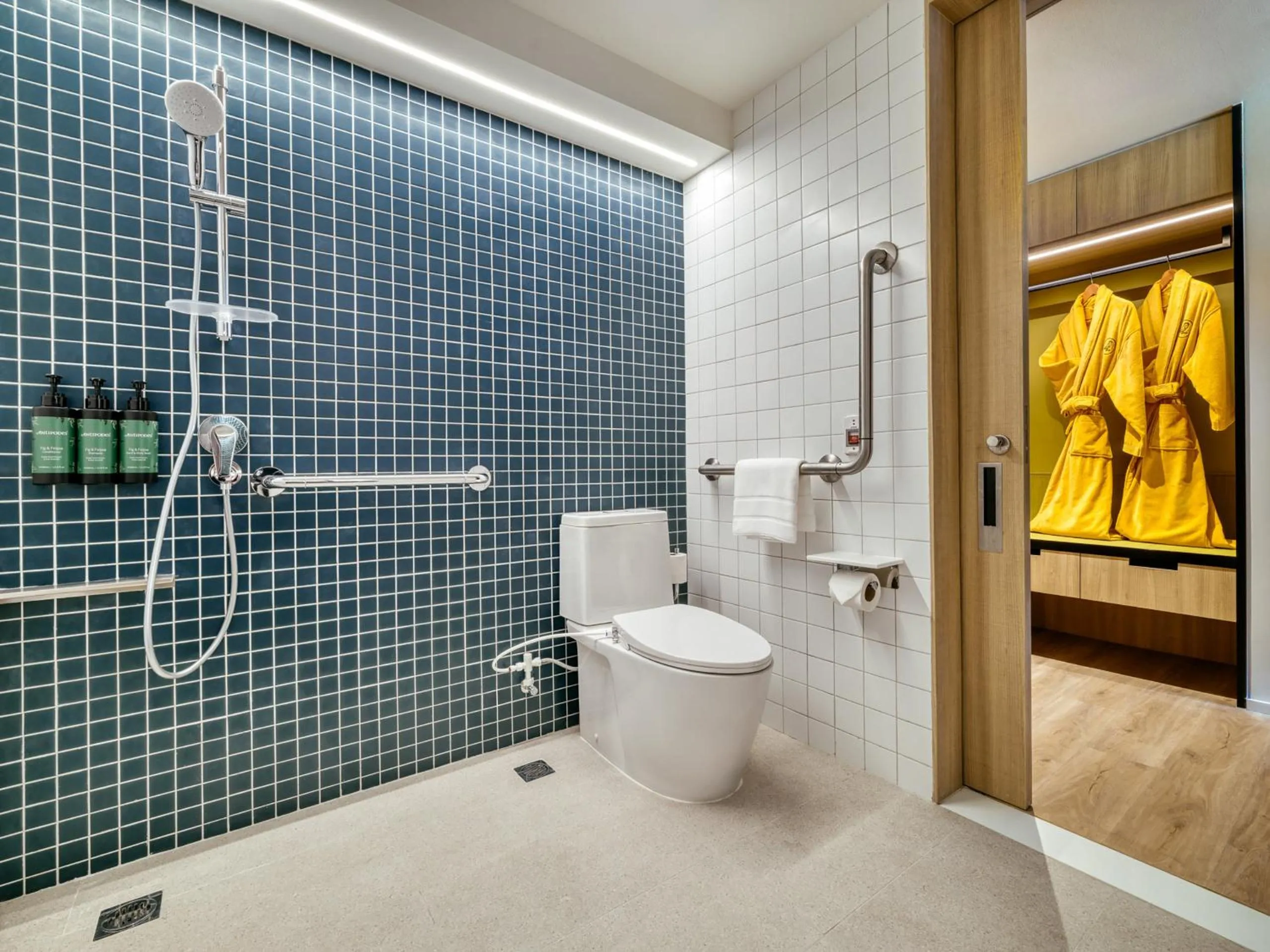 Photo of the whole room in voco Bangkok Surawong by IHG