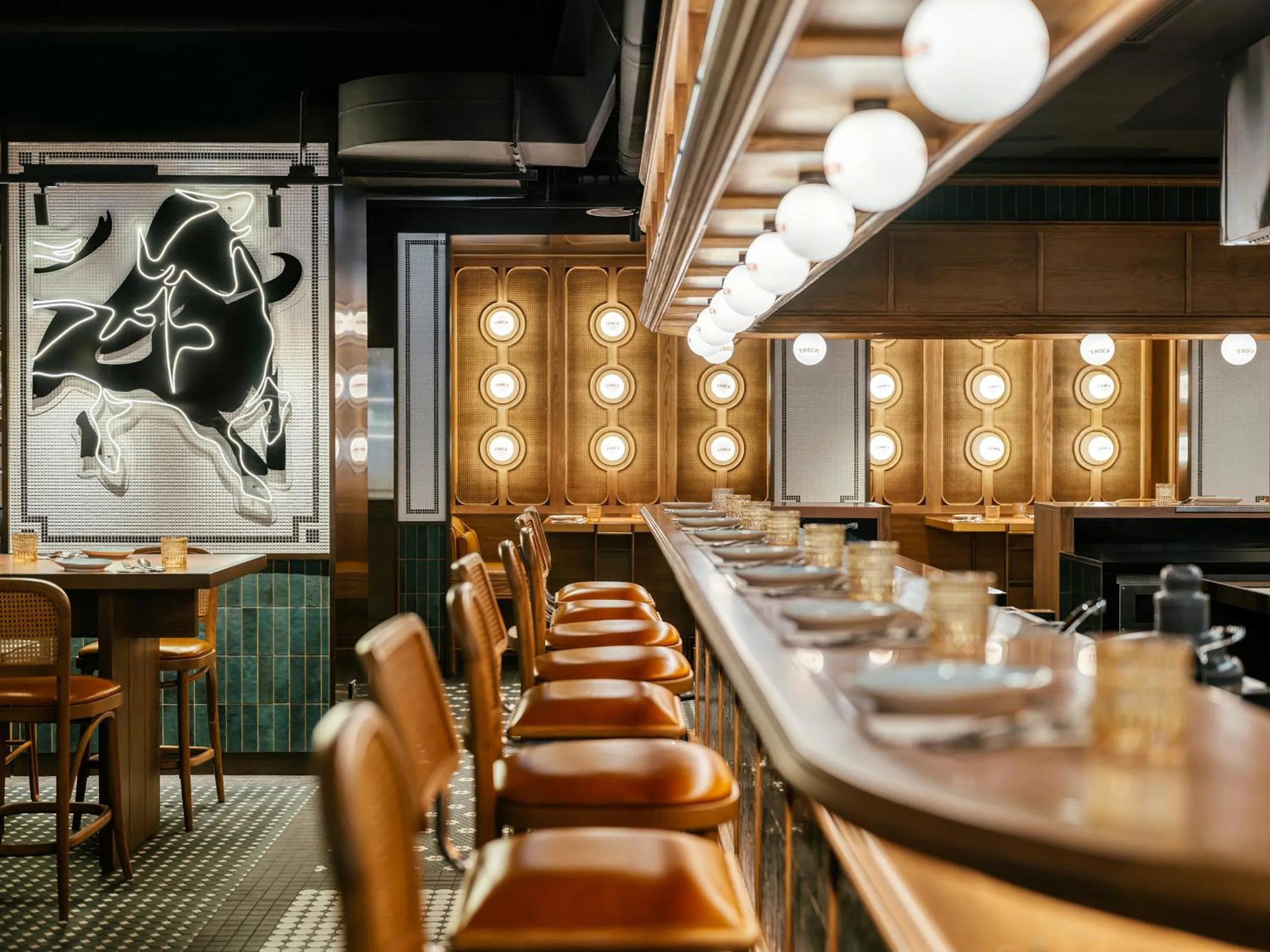 Restaurant/places to eat in voco Bangkok Surawong by IHG