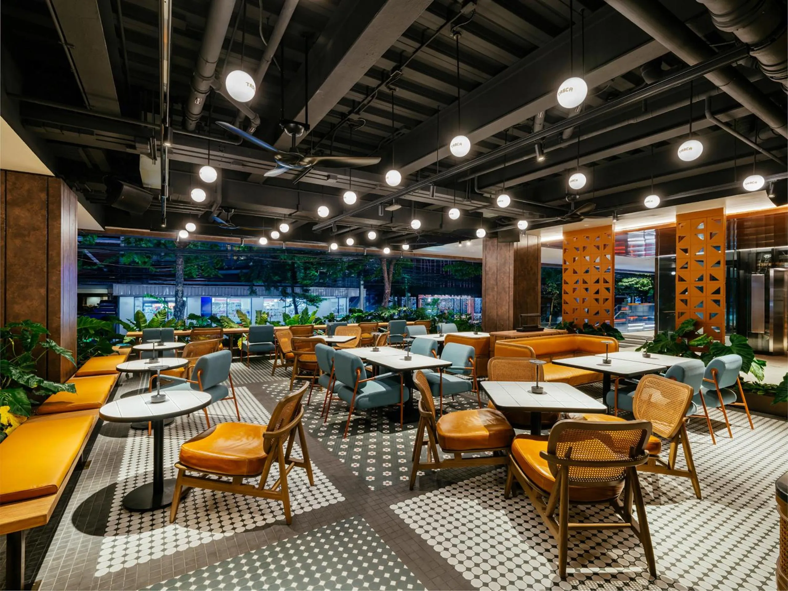 Restaurant/places to eat in voco Bangkok Surawong by IHG