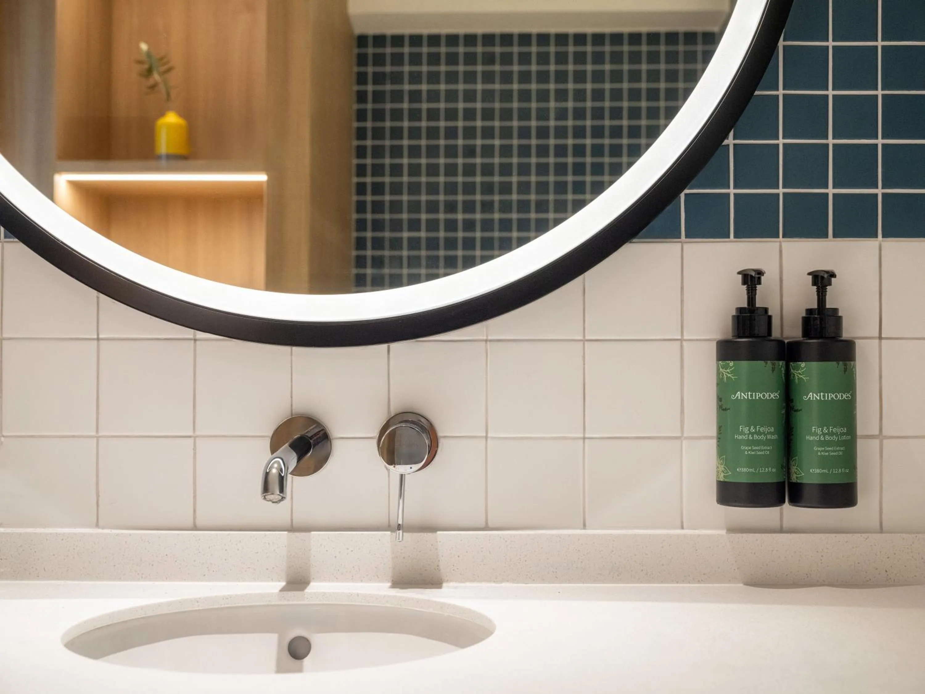 Photo of the whole room in voco Bangkok Surawong by IHG