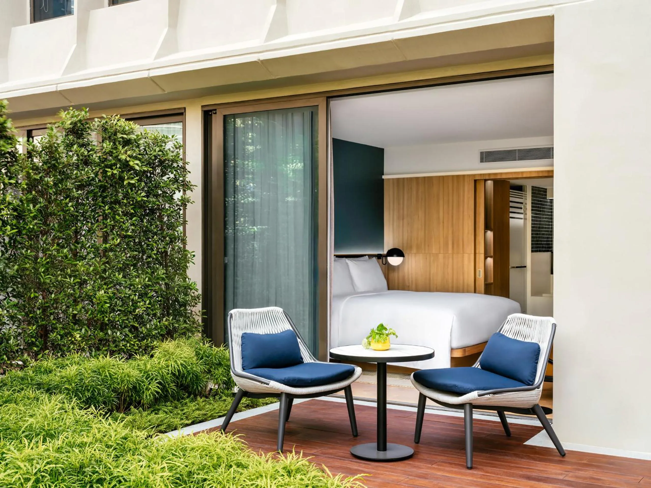 Photo of the whole room in voco Bangkok Surawong by IHG