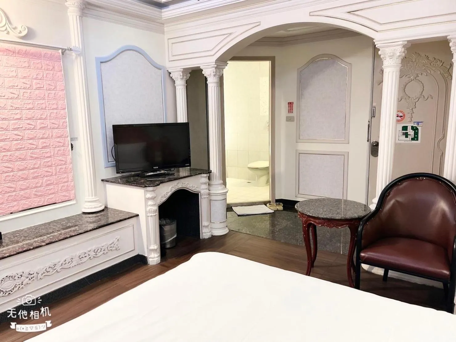 Bedroom, Bed in Blue Sky Hotel