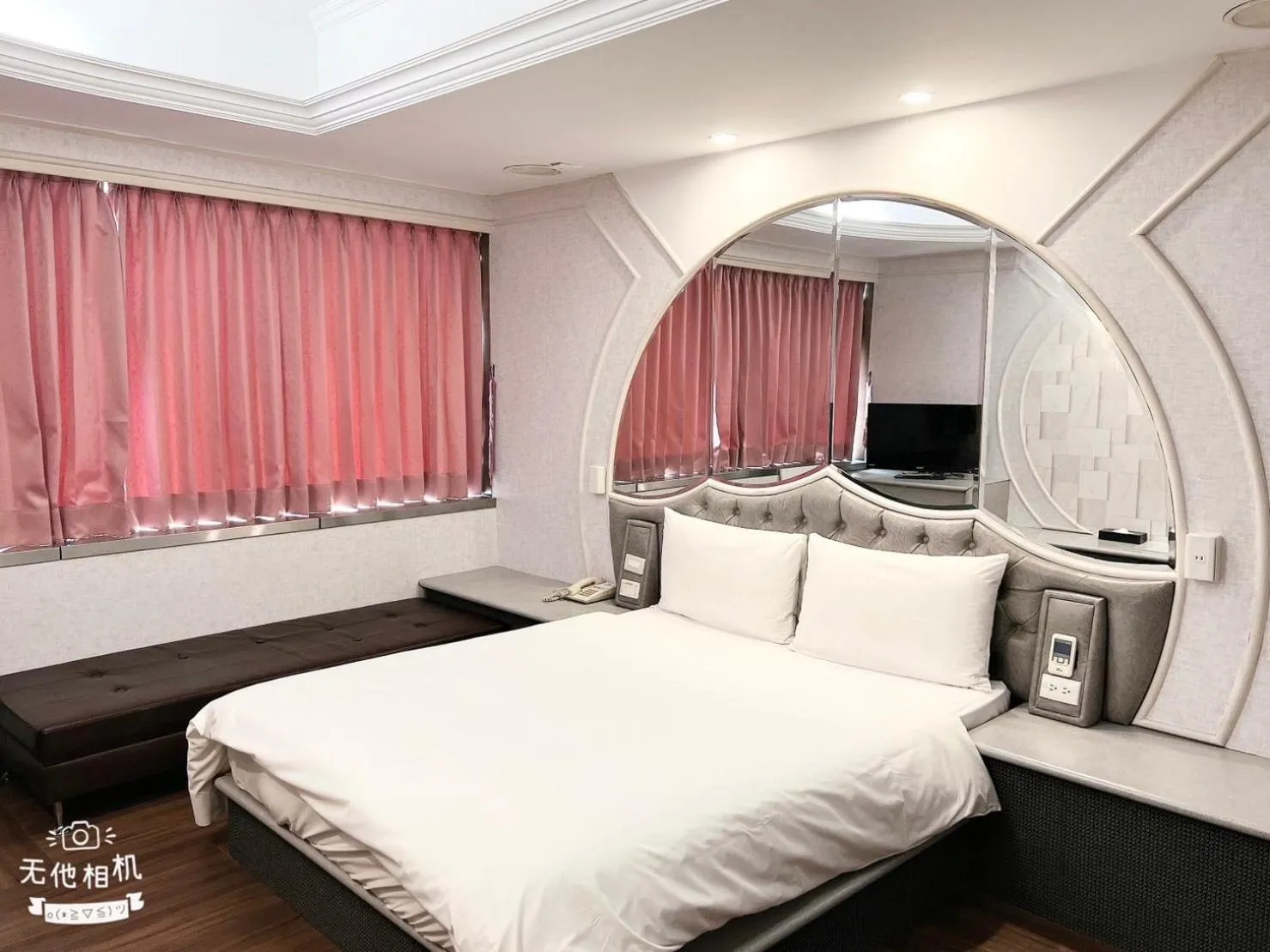 Bedroom, Bed in Blue Sky Hotel