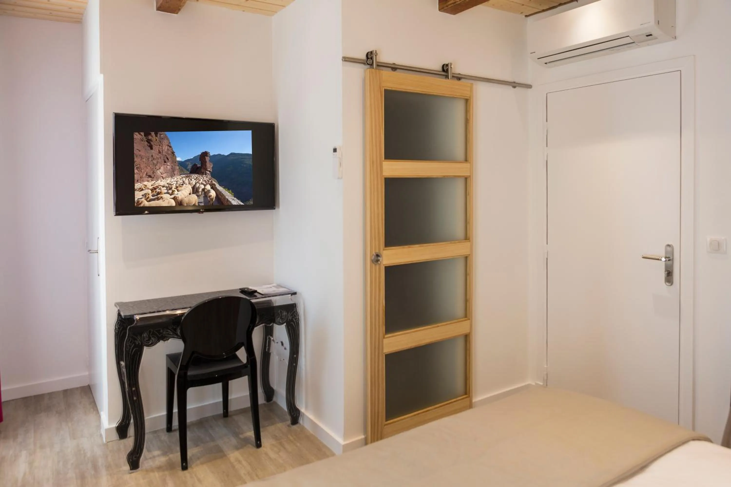 Bed in Relais Des Alpes